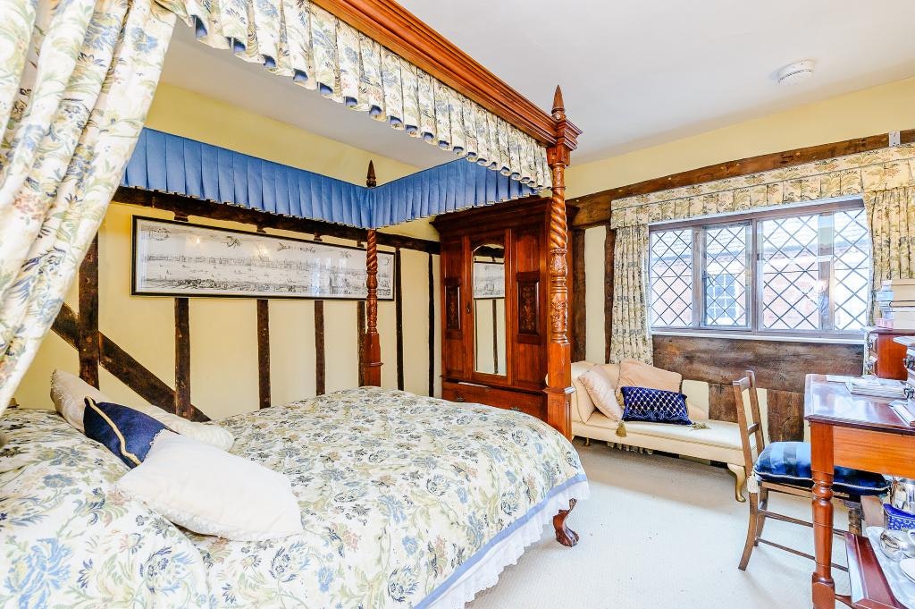 White four poster bedroom with double bed