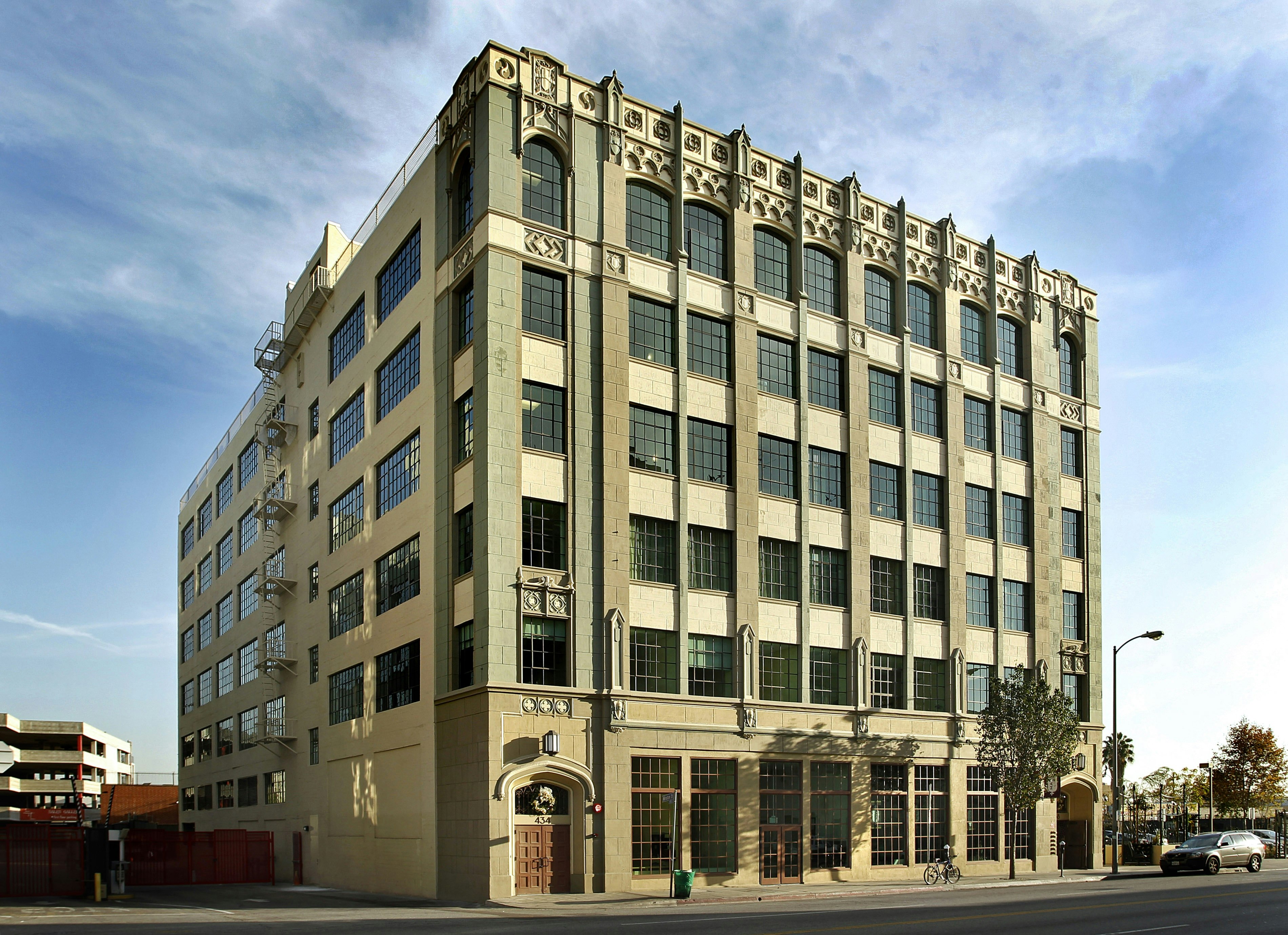 Exterior shot of the Downtown Women's Center, Los Angeles