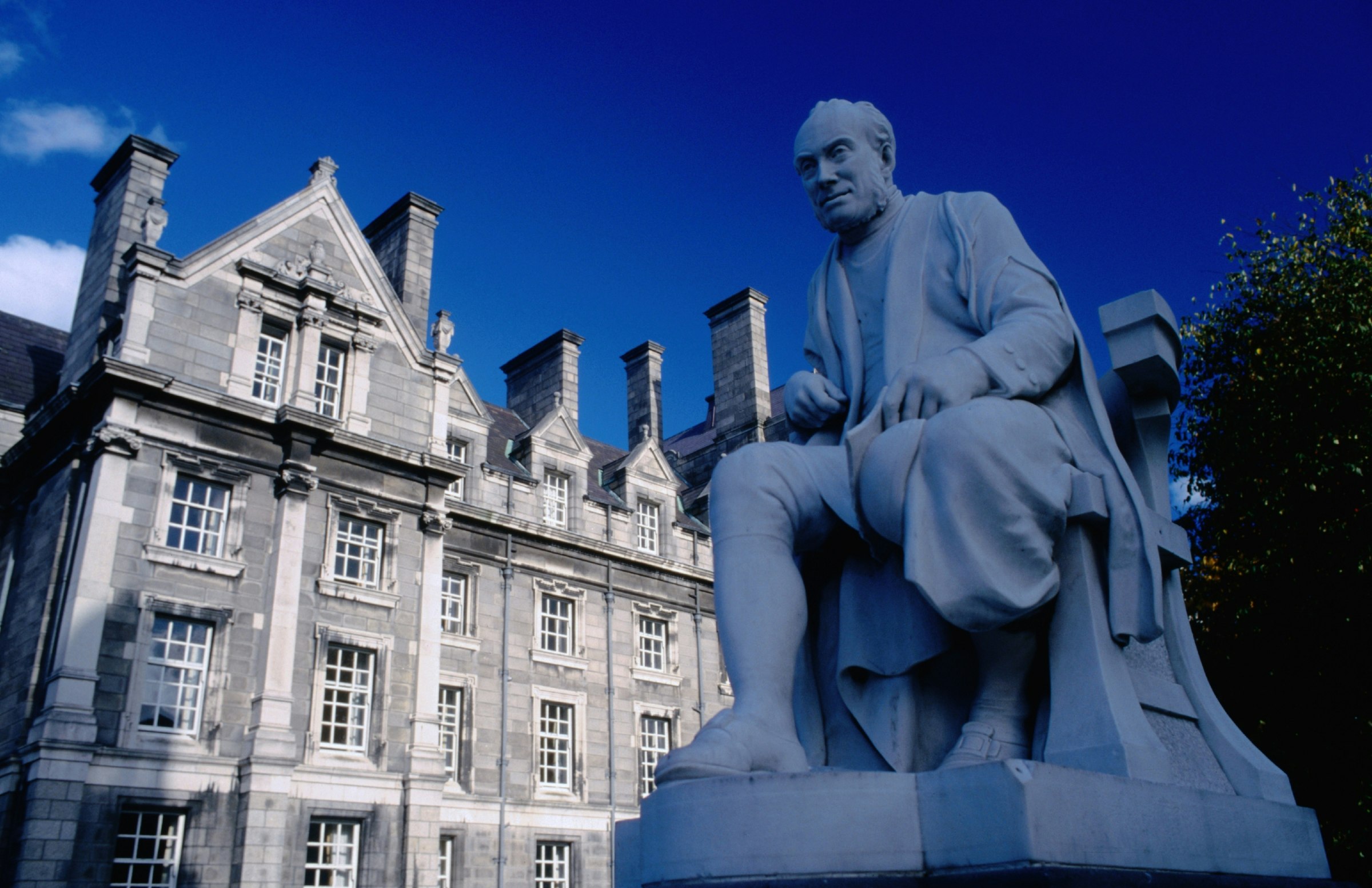 Statue of George Salmon, provost 1888-1904, at Trinity College.jpg