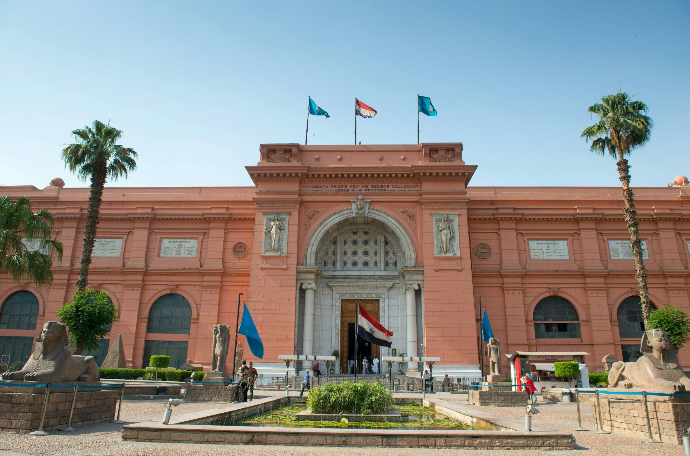 Exterior of the Egyptian Museum in Cairo.jpg