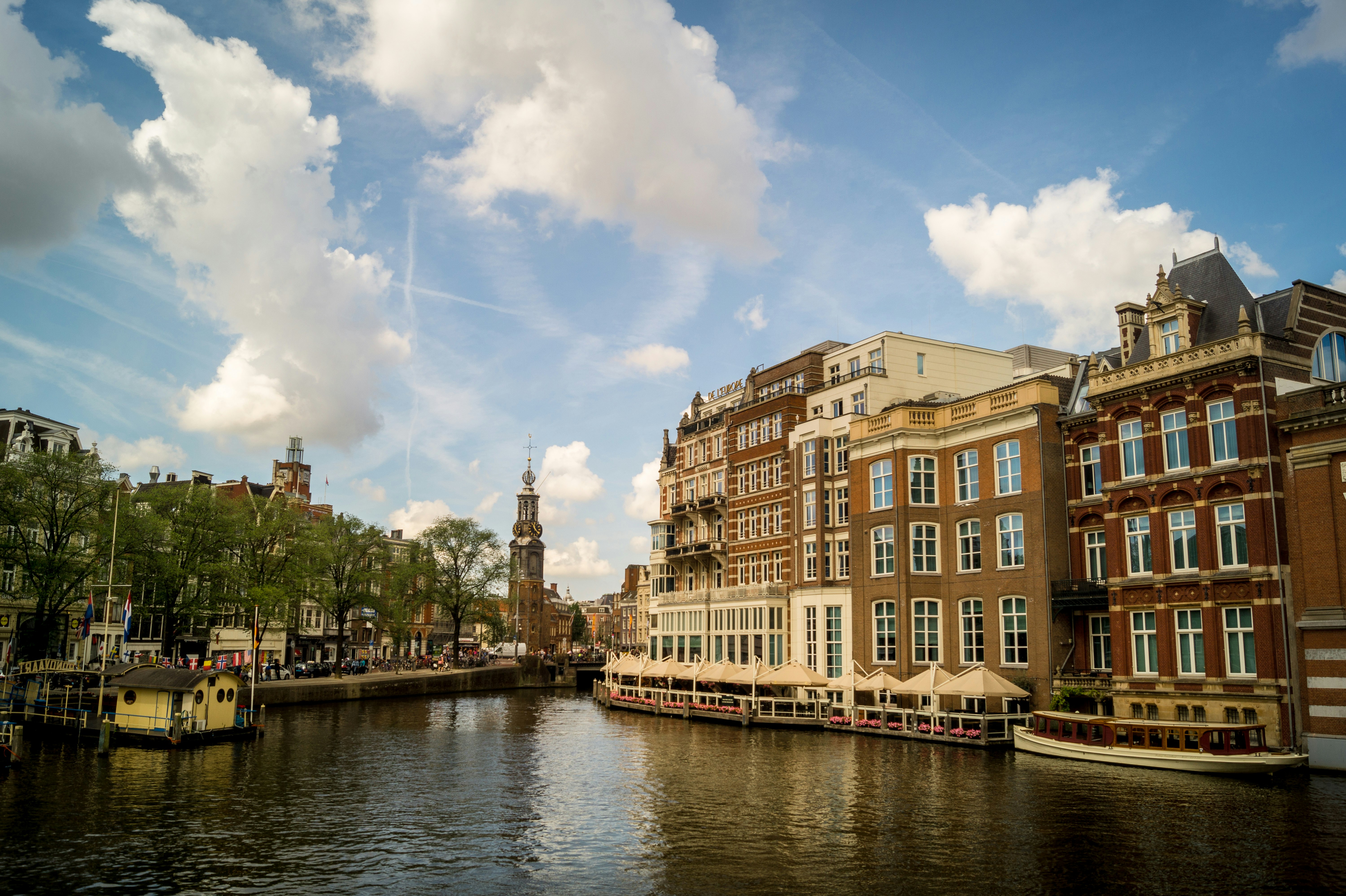 Boats and houses by the water in Eindhoven