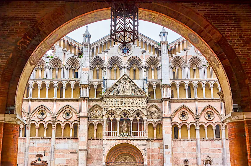 Ferrara.jpg A detailed facade of an old cathedral