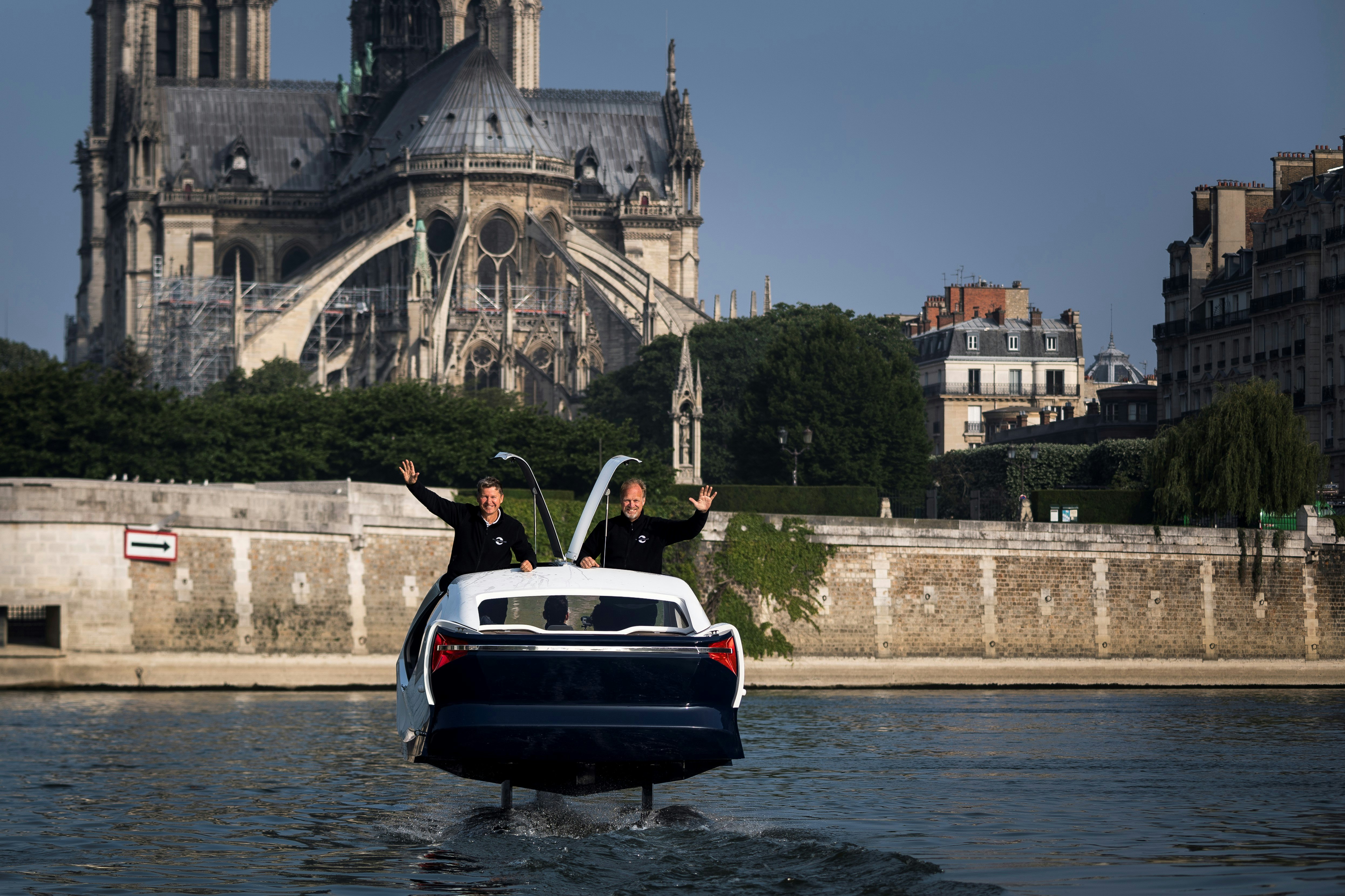 SeaBubbles co-founders