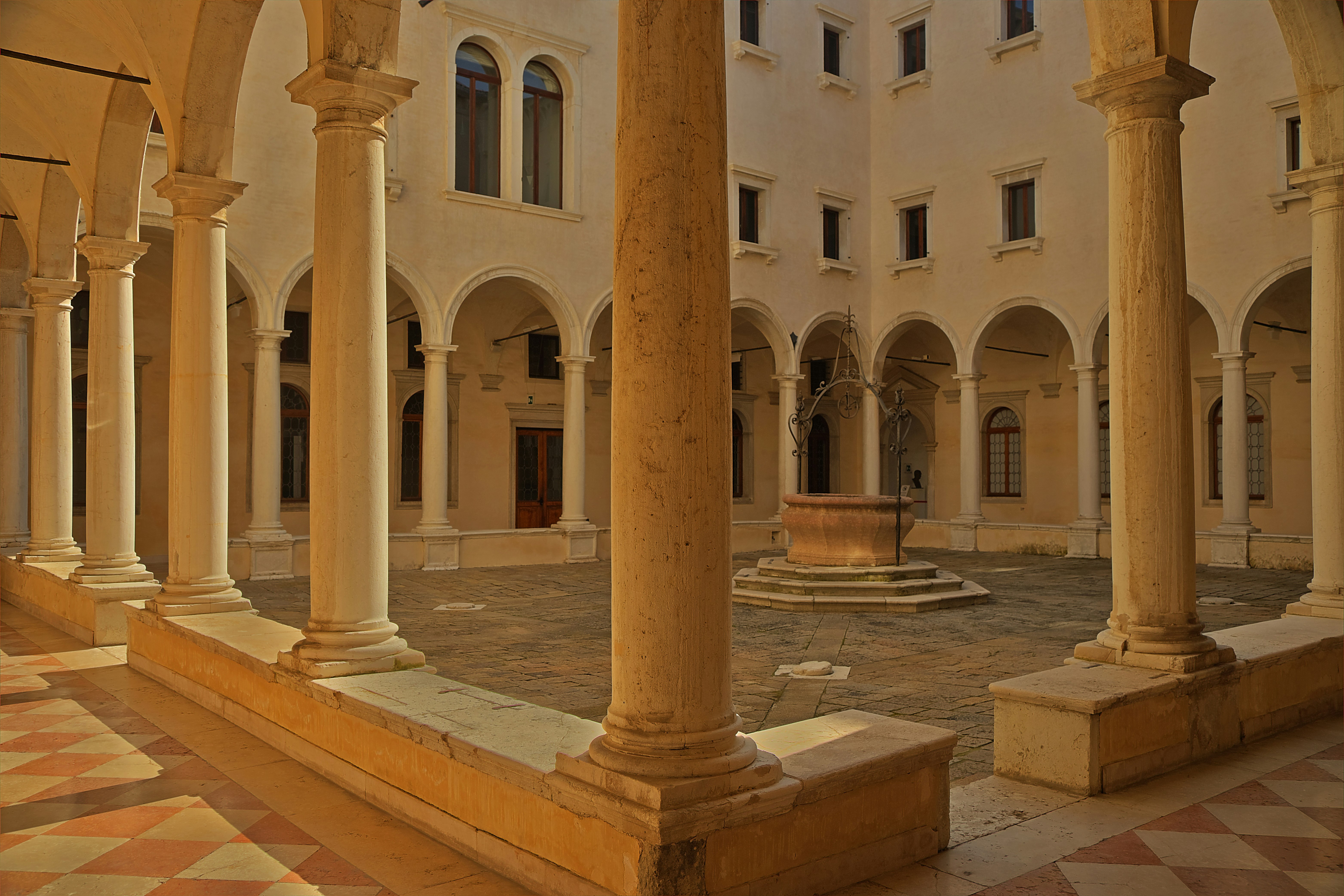 Cloisters of the Church of San Salvador, Venice