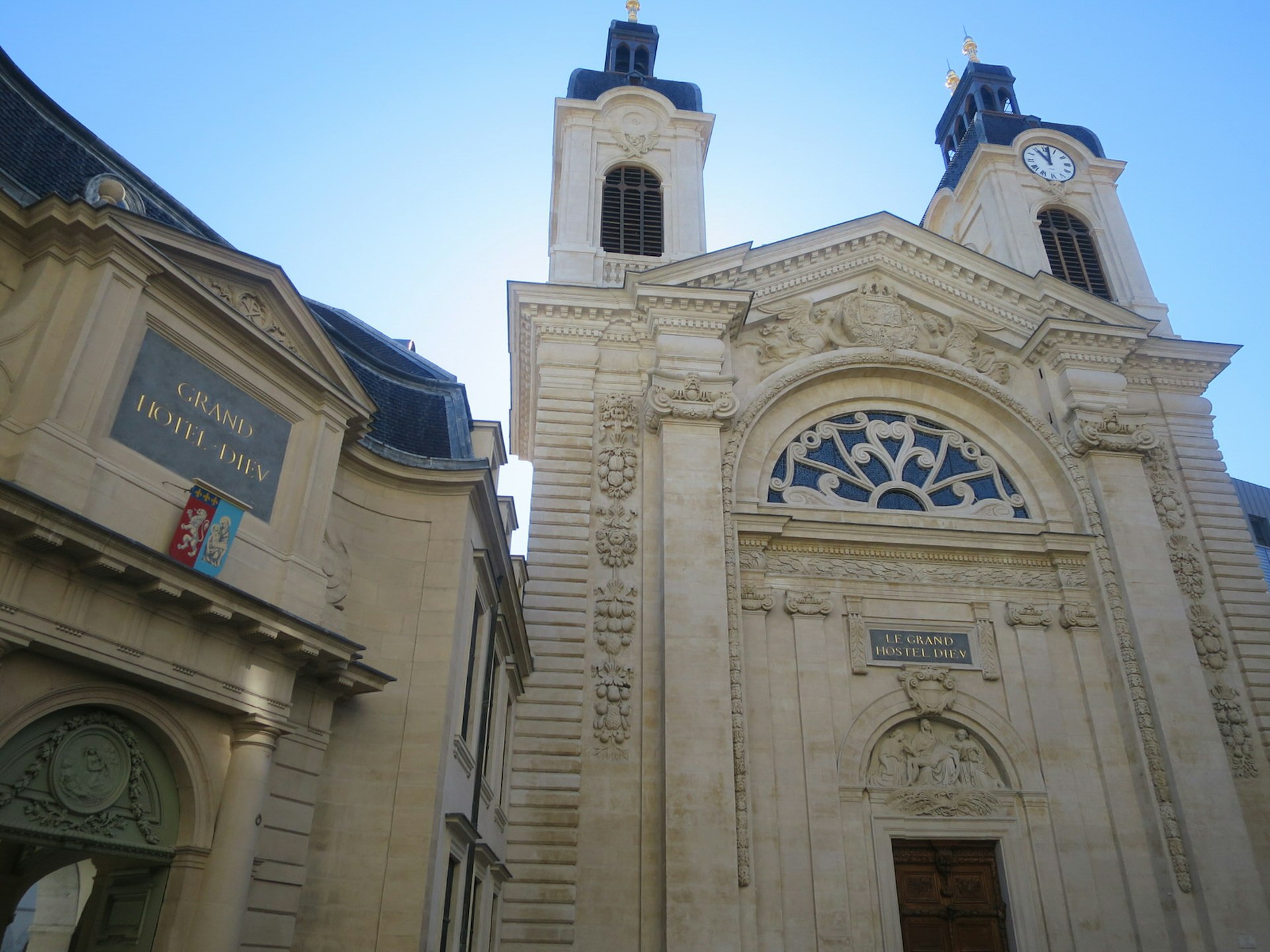 Exterior of Hôtel-Dieu on a clear sunny day