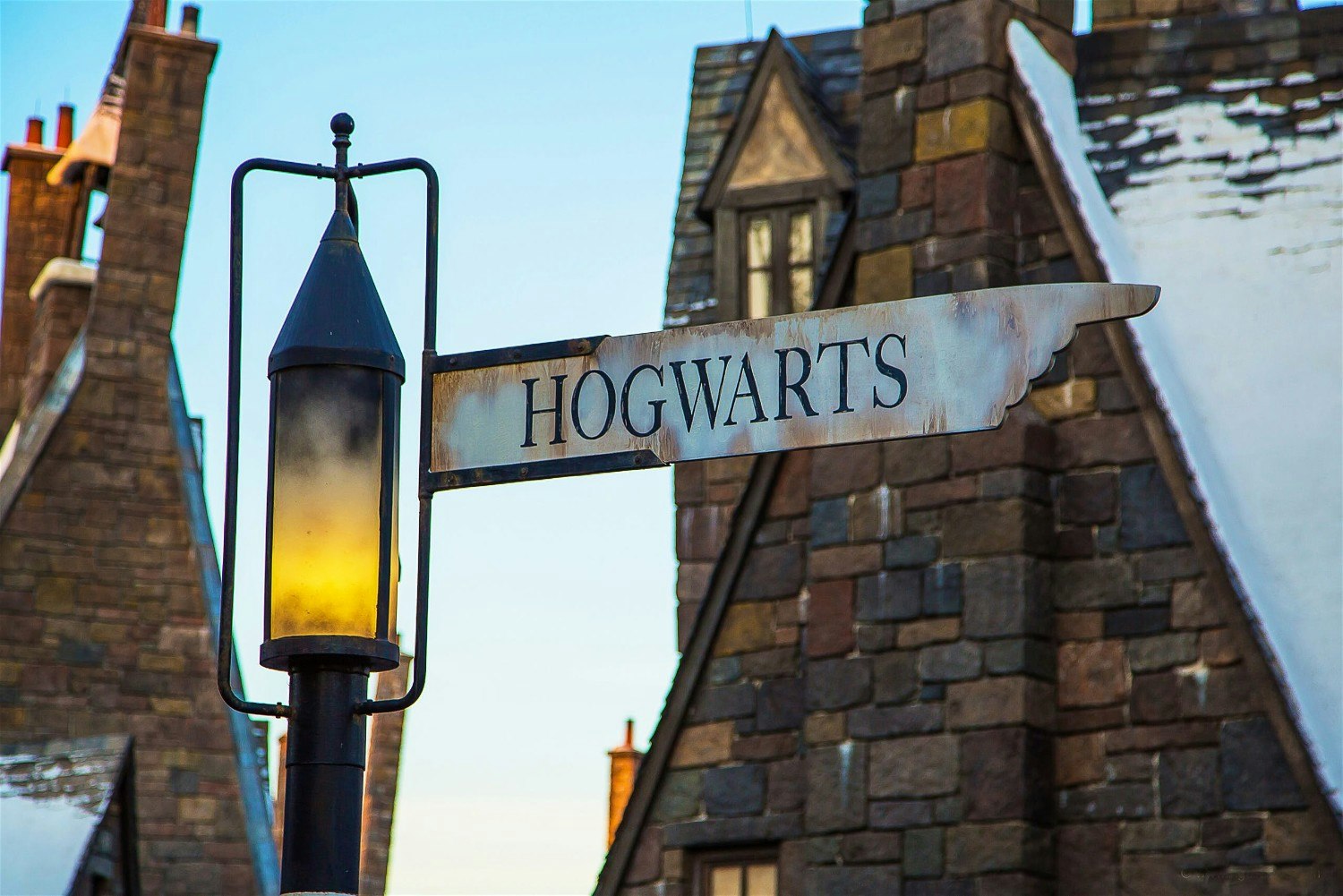 A Hogwarts. street sign