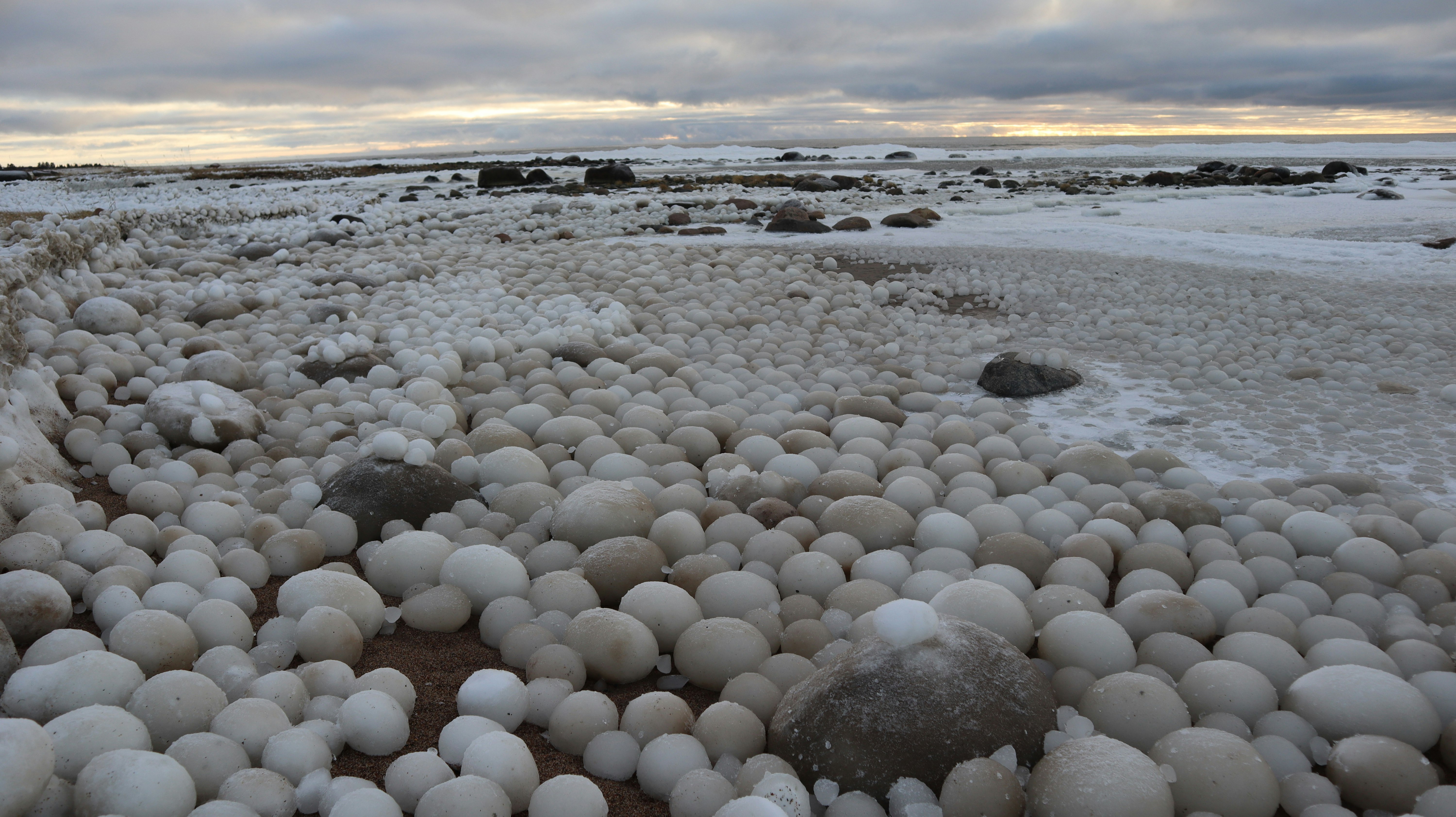 An image of the ice balls on the beach.JPG