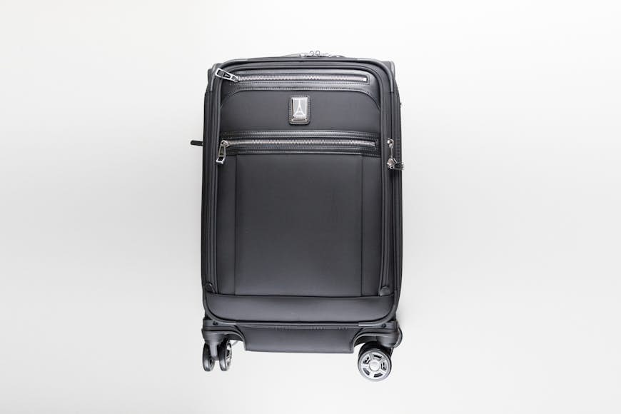 En produktbild av Travelpro Luggage Crew Spinner