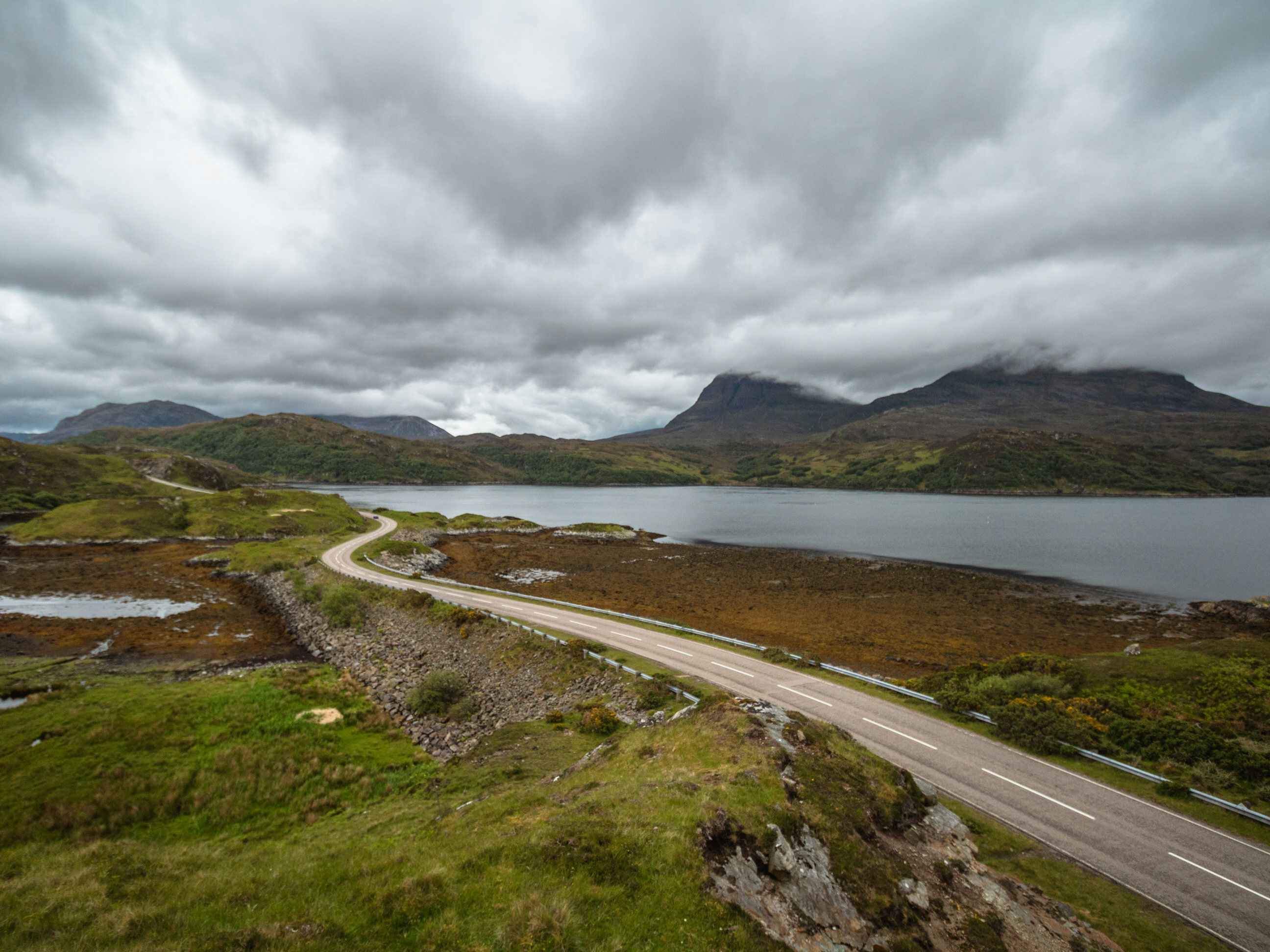 It's possible to see some of Scotland's most stunning scenery on a tight budget © Florian Roquais / Lonely Planet
