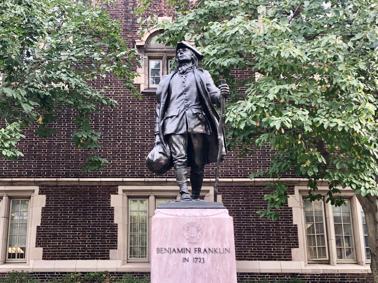 A statue of Benjamin Franklin in 1723, on the University of Pennsylvania campus
