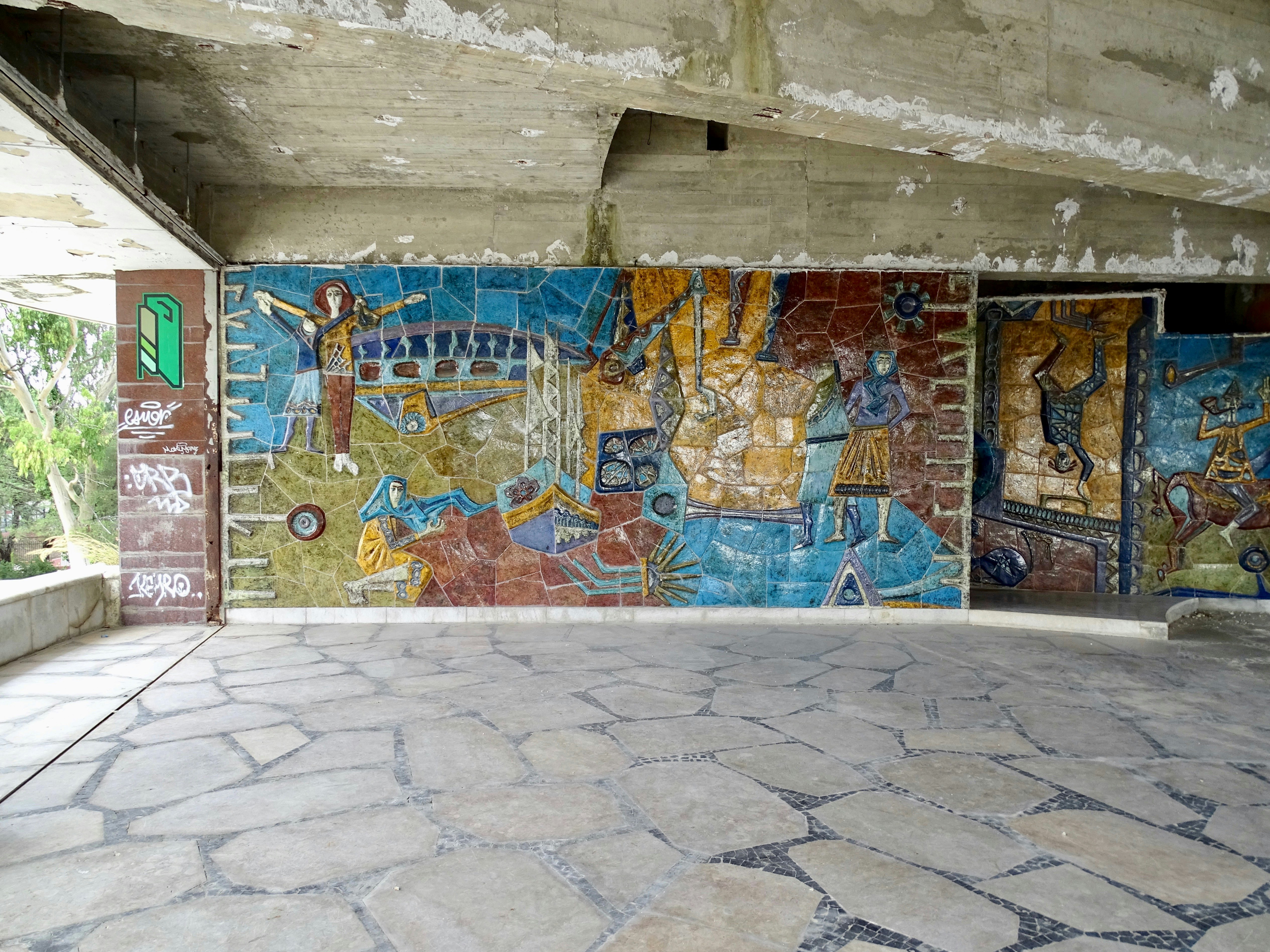 A painted mural on tiles at the Miradouro Panoramico de Monsanto.