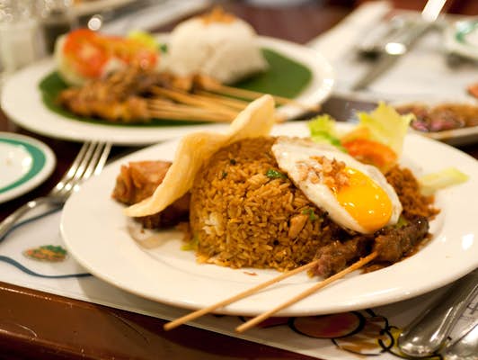 How to make Indonesian nasi goreng 