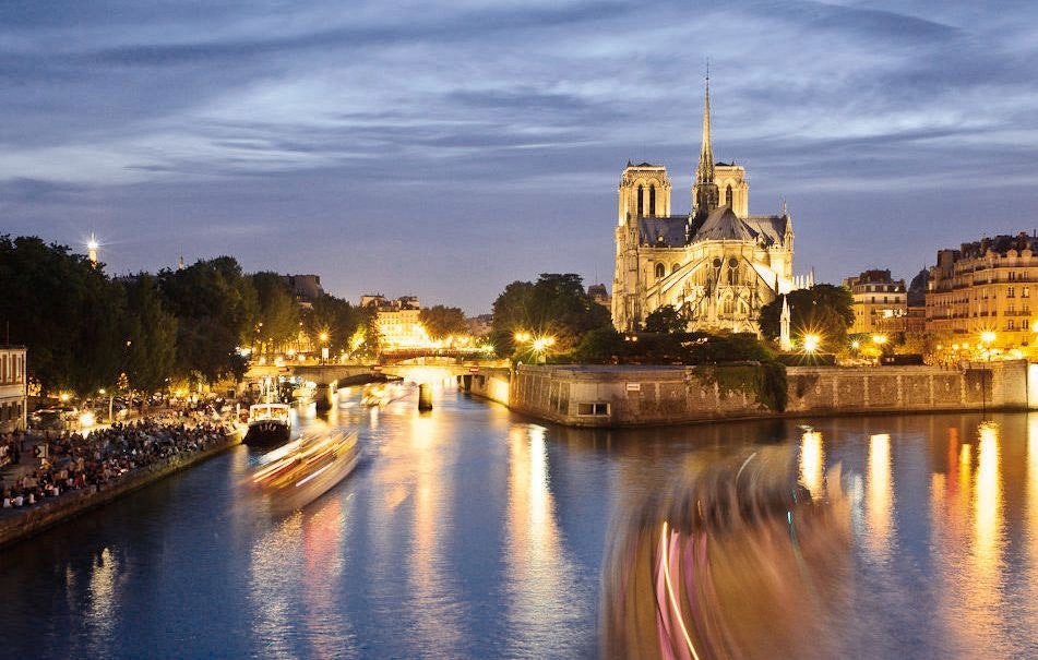 Notre Dame at night before the fire.jpg