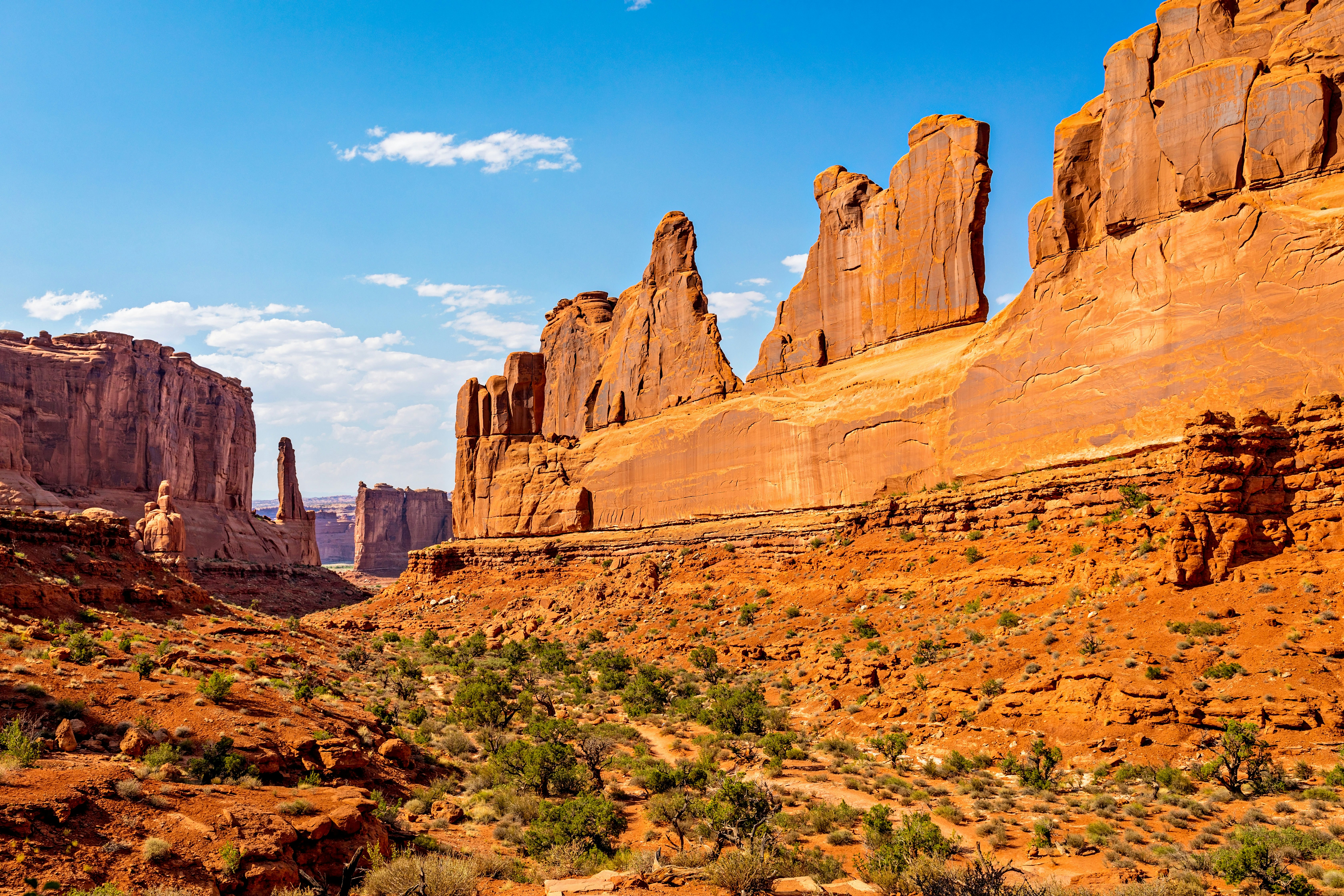 The red-rock cathedrals of Arches National Park near the Park Avenue Trailhead