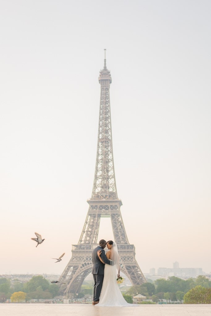 A bridal couple in front of the Eiffel Tower