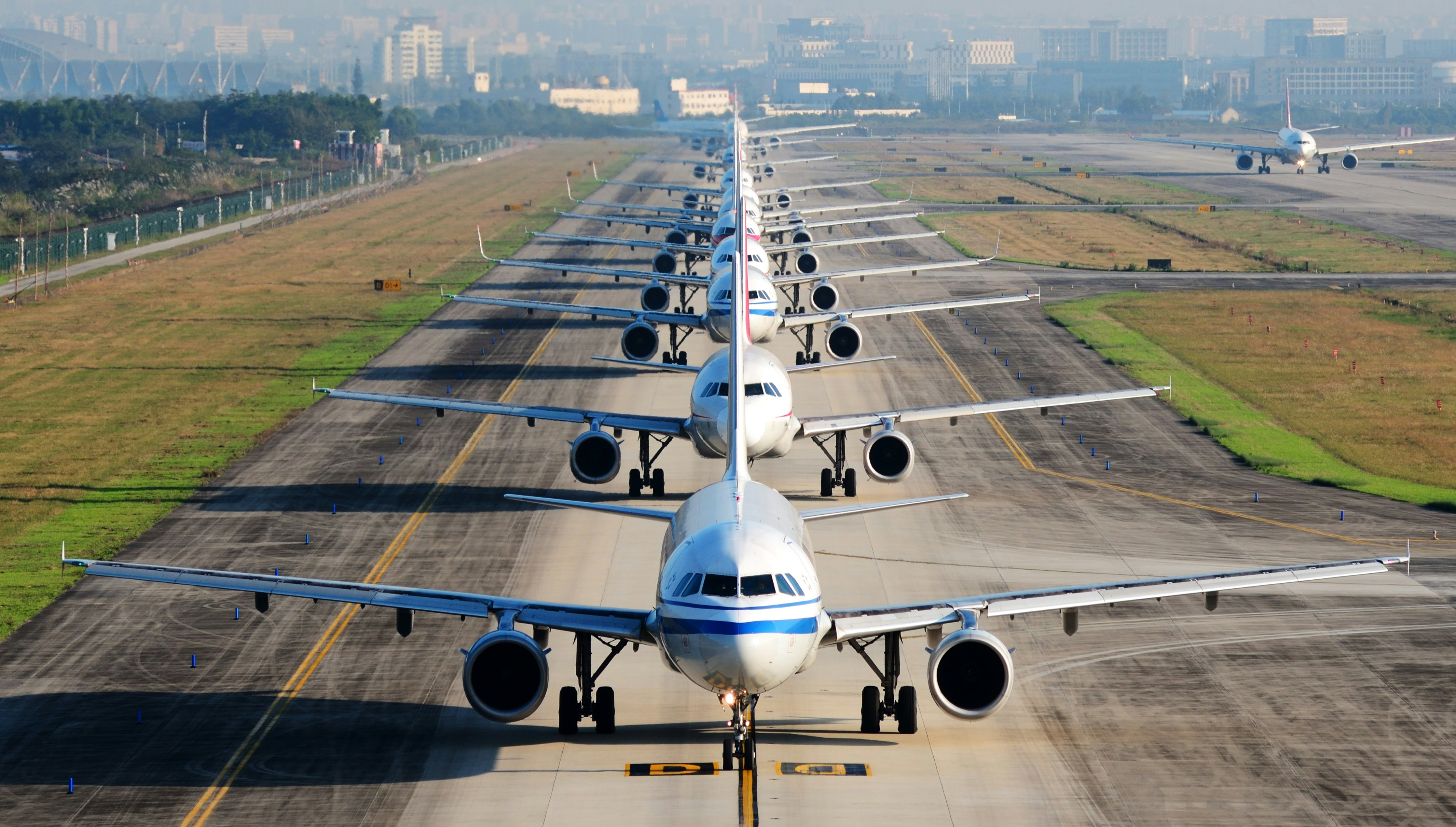 Planes runway take off.jpg