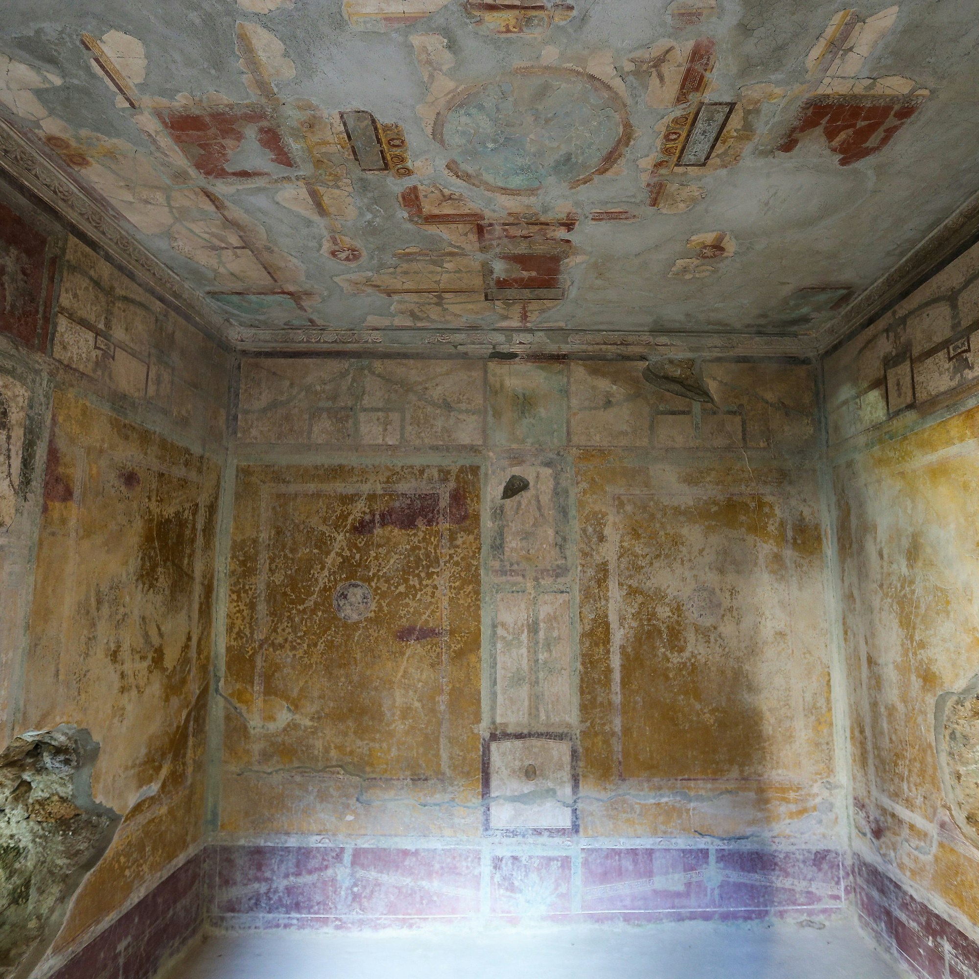 Pompeii House of Lovers interior.jpg