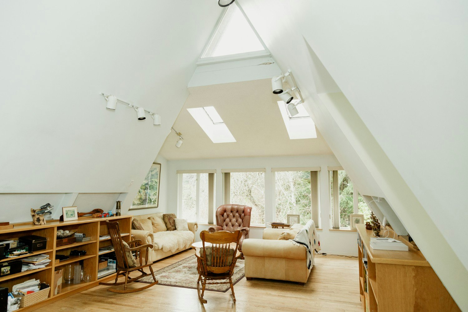 A living room in a house in Port-Hardy.jpg