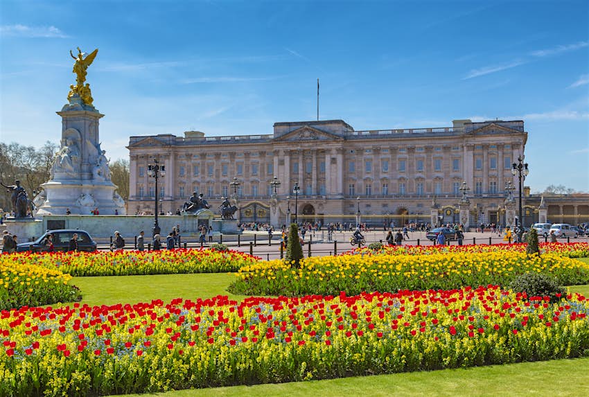 Fancy living in Buckingham Palace? The Queen is hiring and the job comes  with a room - Lonely Planet