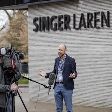Singer Laren.jpg
