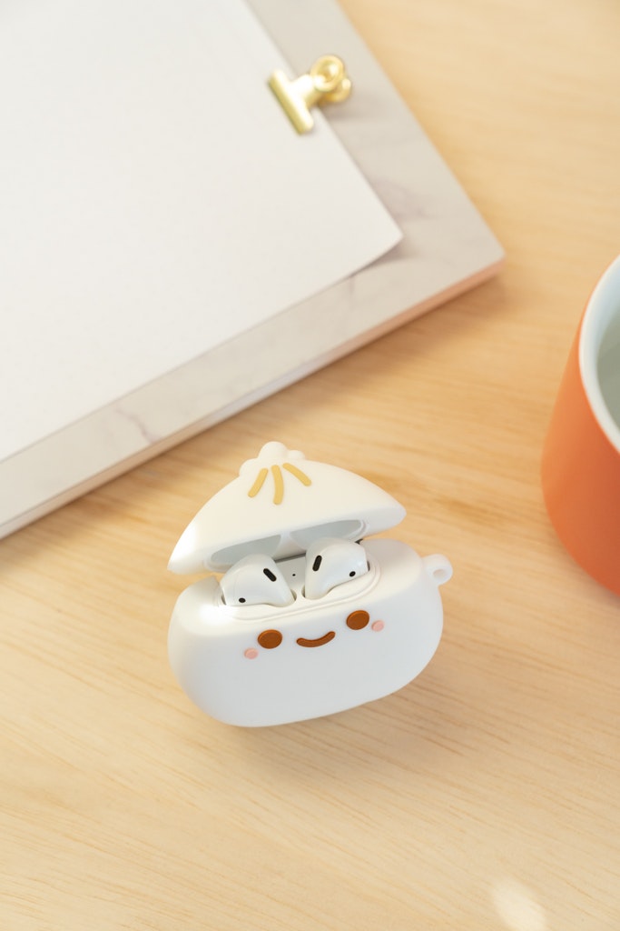 Smoko dumpling-shaped AirPod case with a smiling face