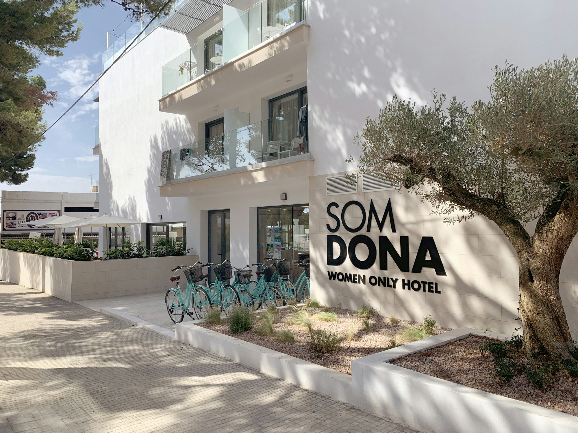 Som Dona Hotel.jpg