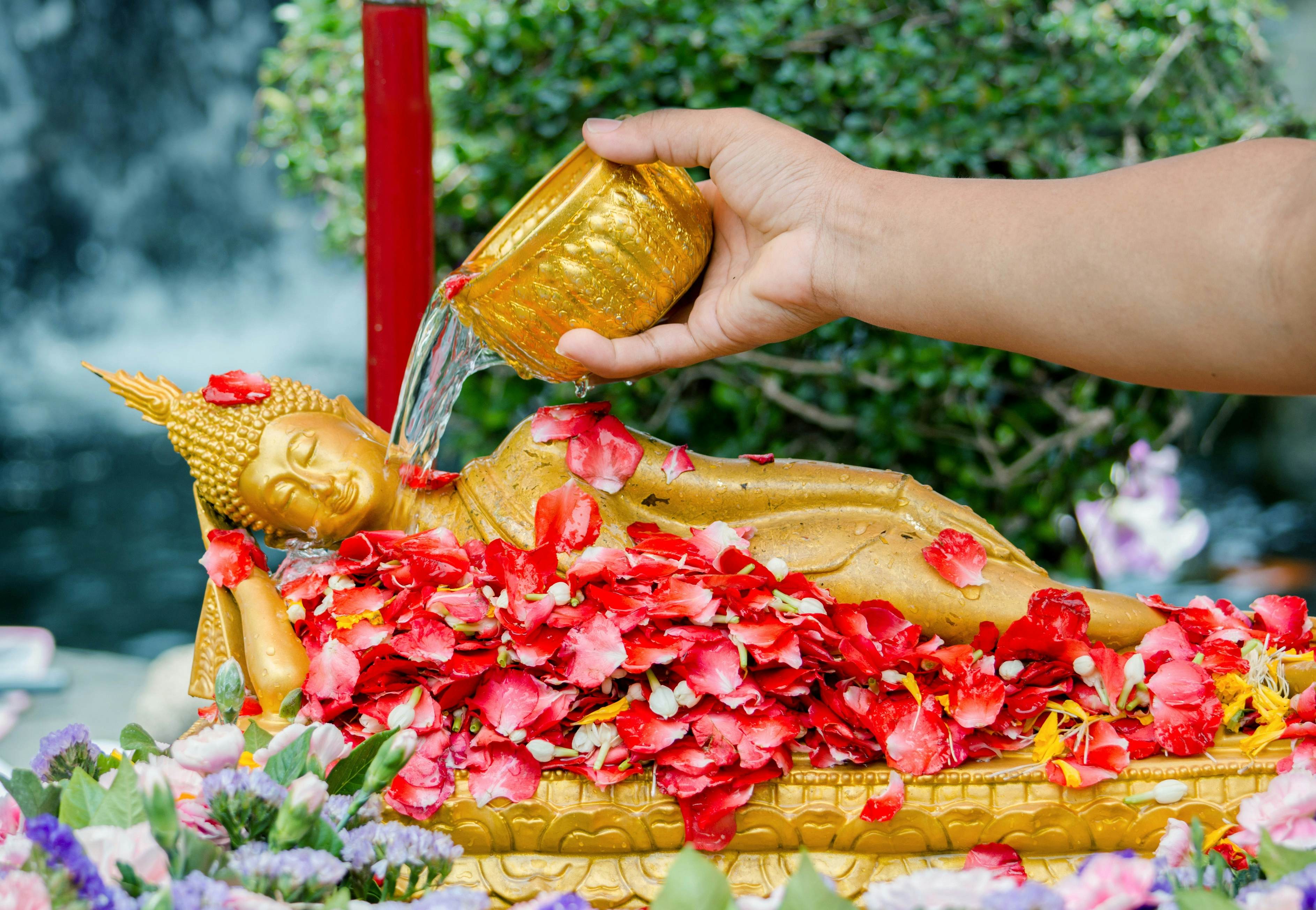 How And Where To Celebrate Songkran Thailand S Most Fun Festival   Songkran Buddha Washing S 