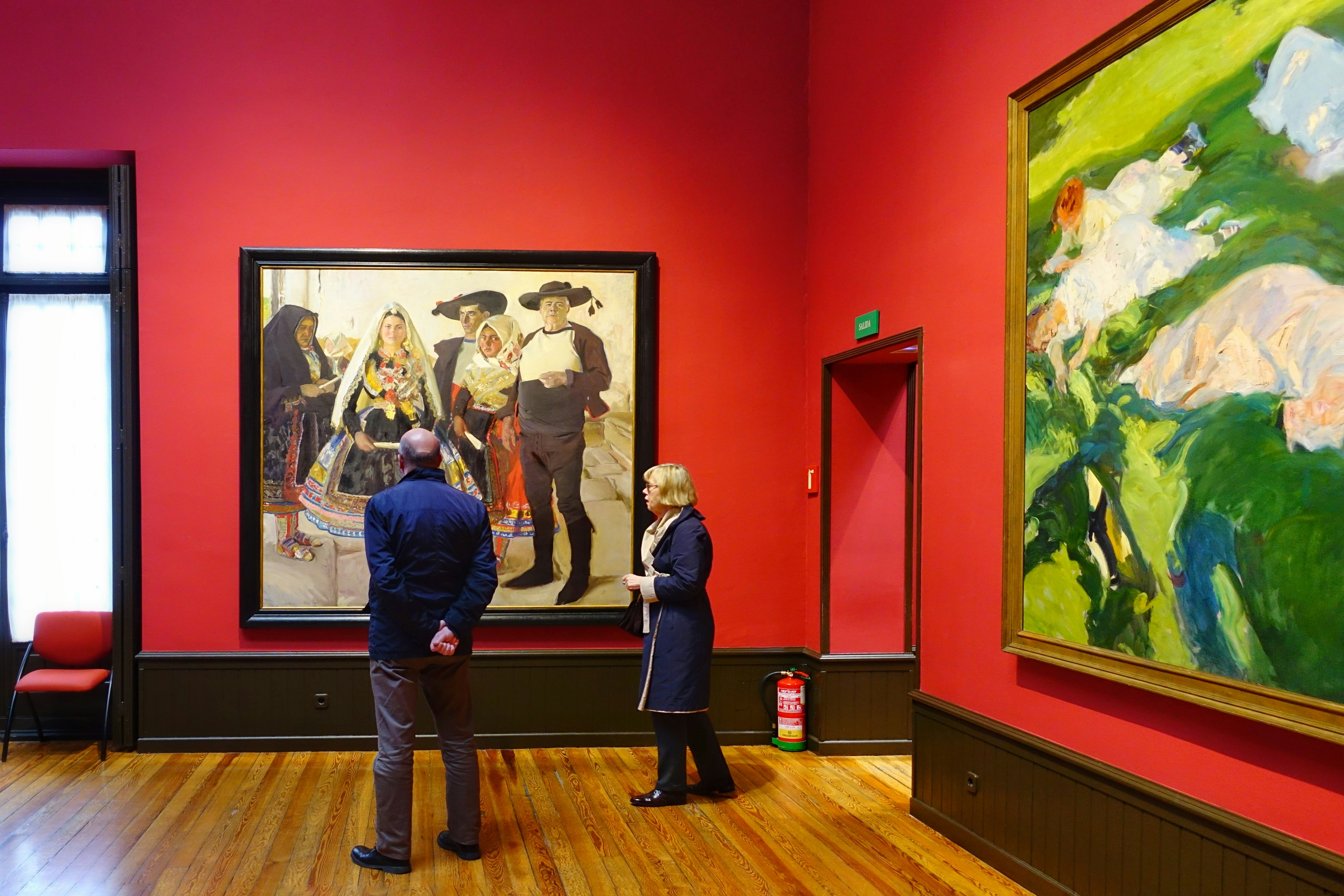 A couple admiring art in the Museo Sorolla, Madrid.