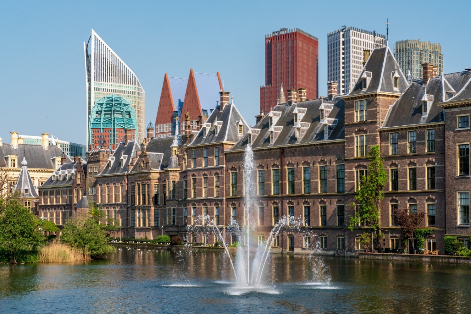 Fountain in front of the Dutch parliament in The Hague