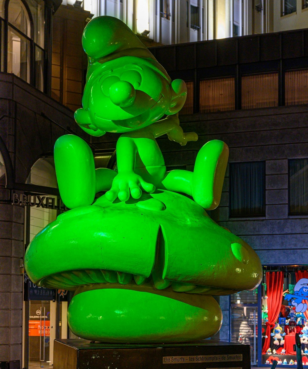 The Smurf Statue in Brussels.jpg