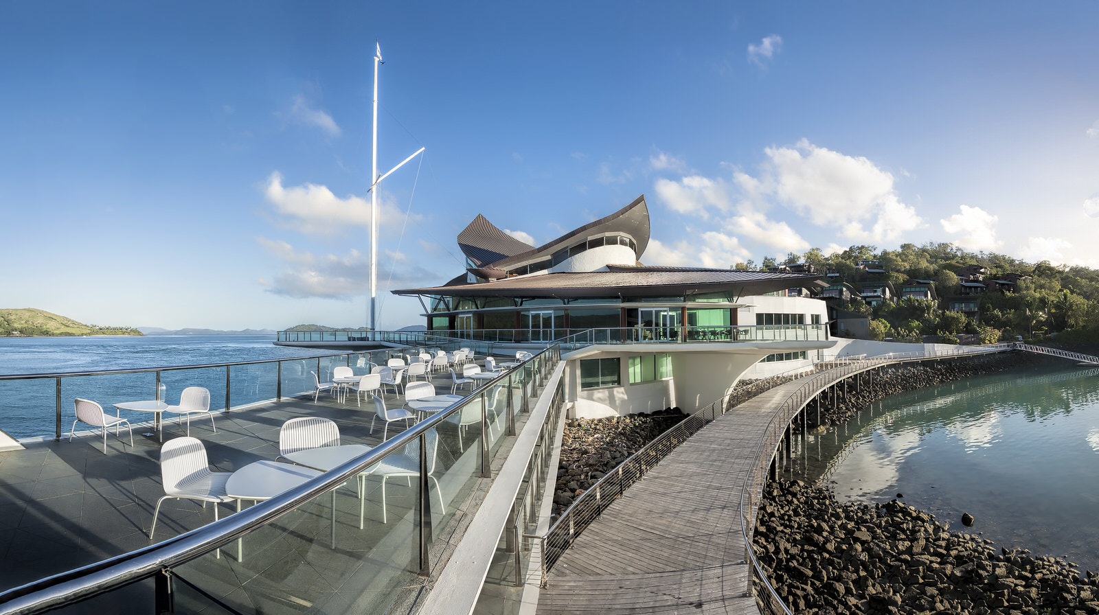 The Hamilton Island Yacht Club designed by Walter Barda is often likened to the Sydney Opera House.