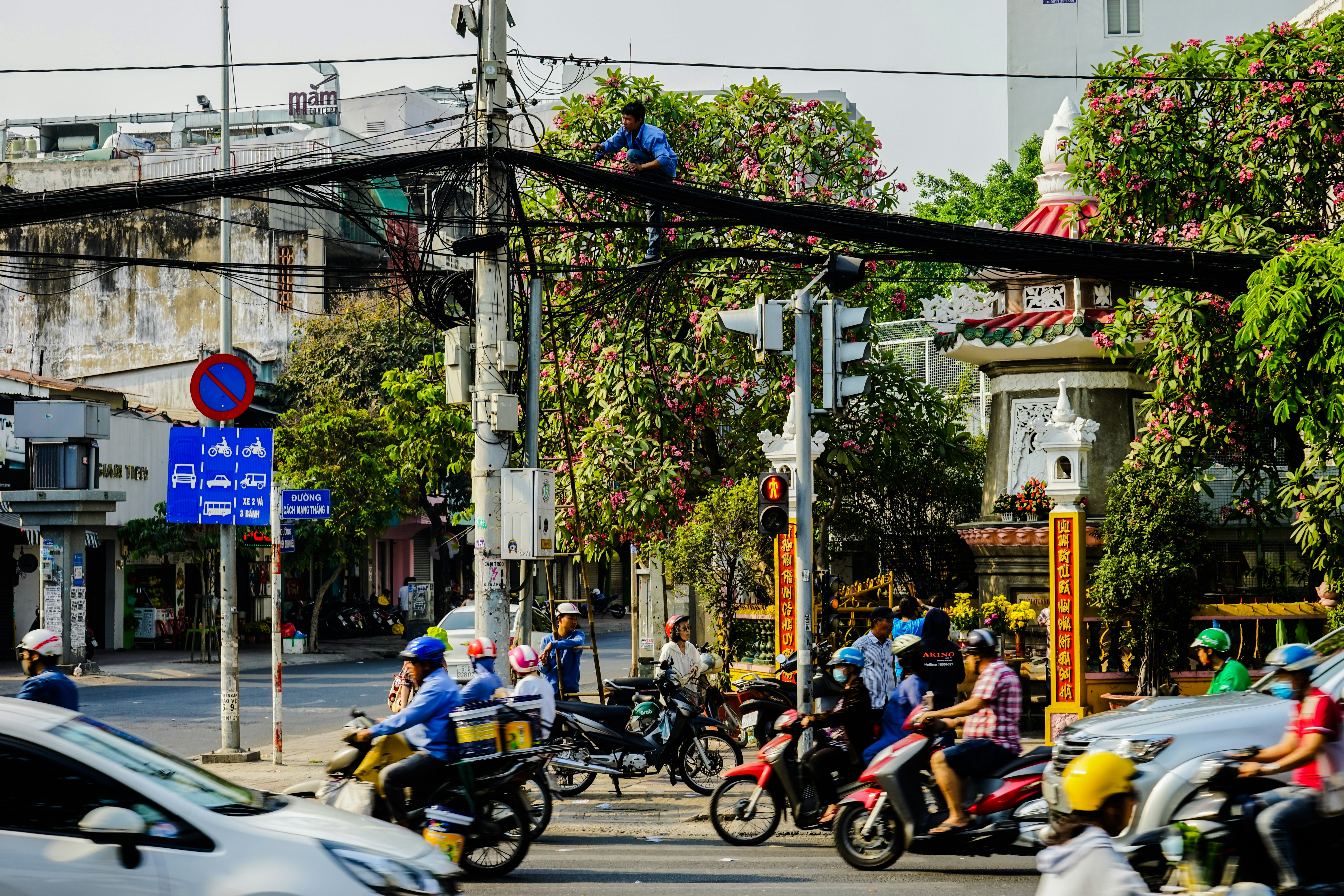 Bikes pass the The Thich Quang Duc Memorial. 