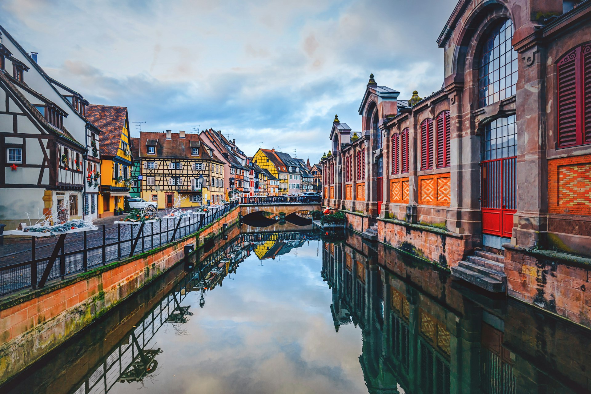 A picture of Colmar and its canals