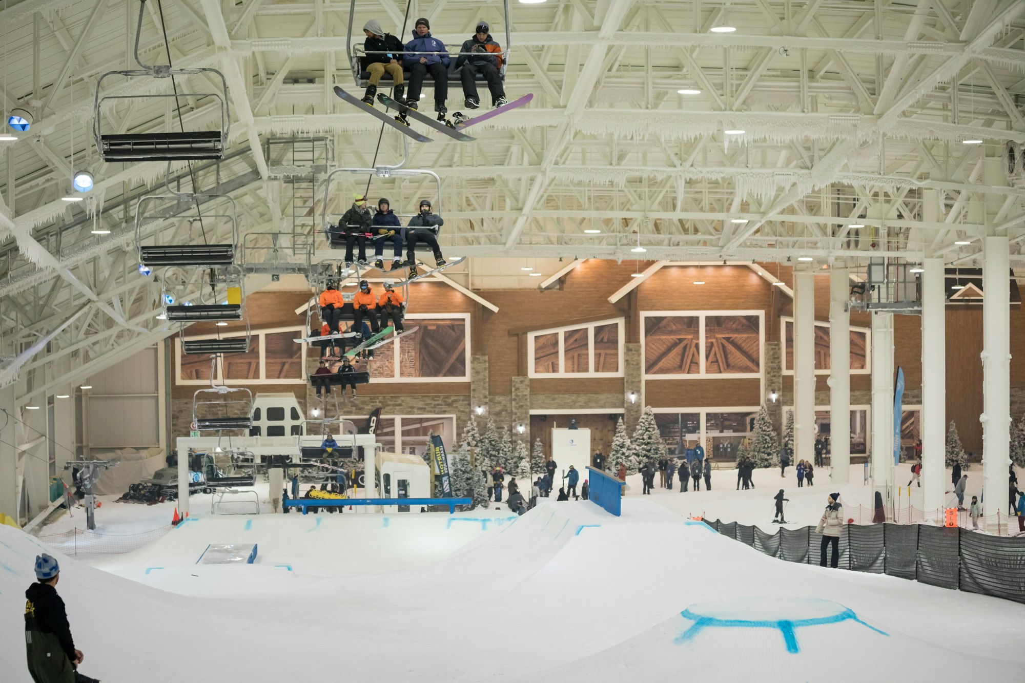 An overview of the inside of Big SNOW and its slopes