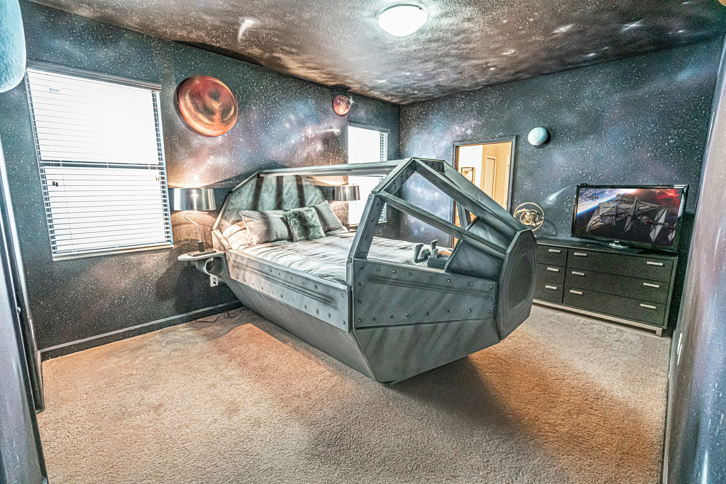 A picture of one of the Florida house's bedrooms inspired by a space pod
