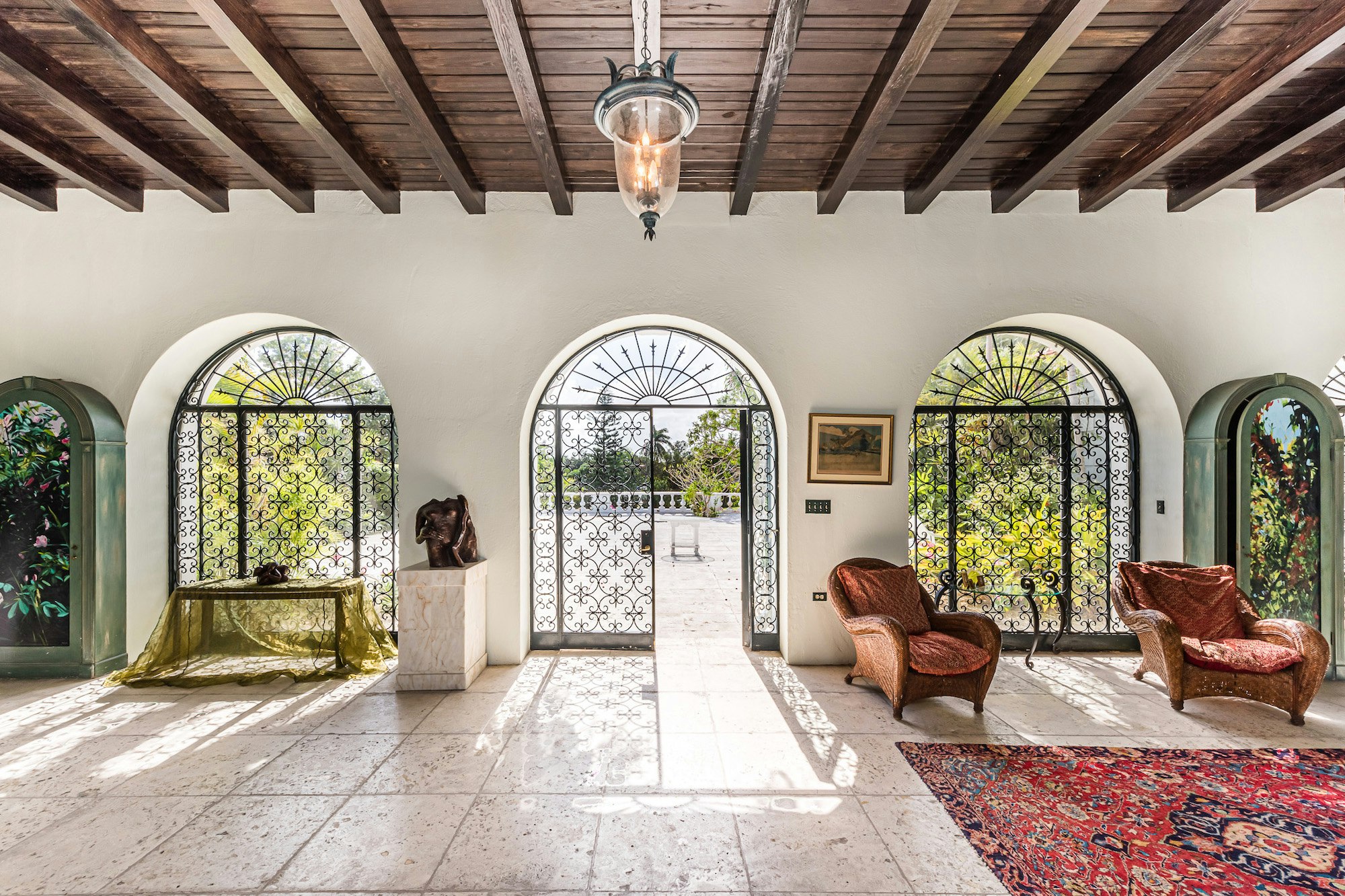 A picture of one of the house's corridors opening onto the gardens