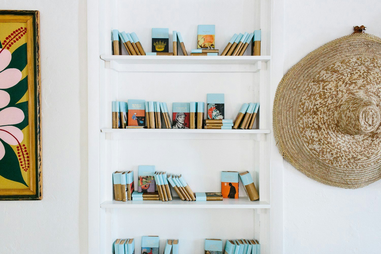 Books and a hat in an apartment in The Bahamas