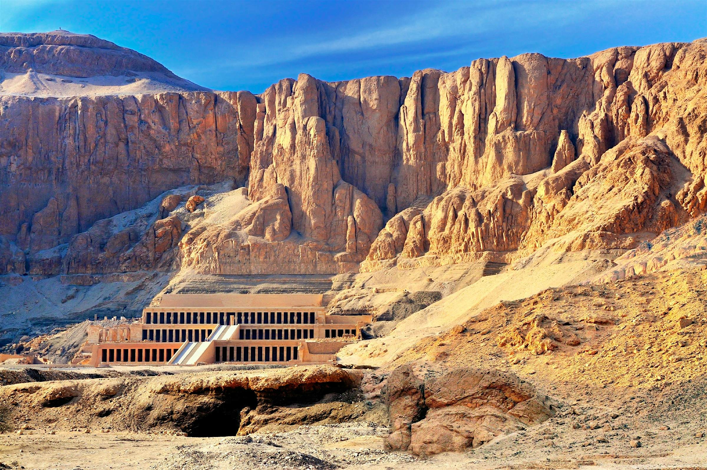 Hatshepsut temple in Luxor.jpg