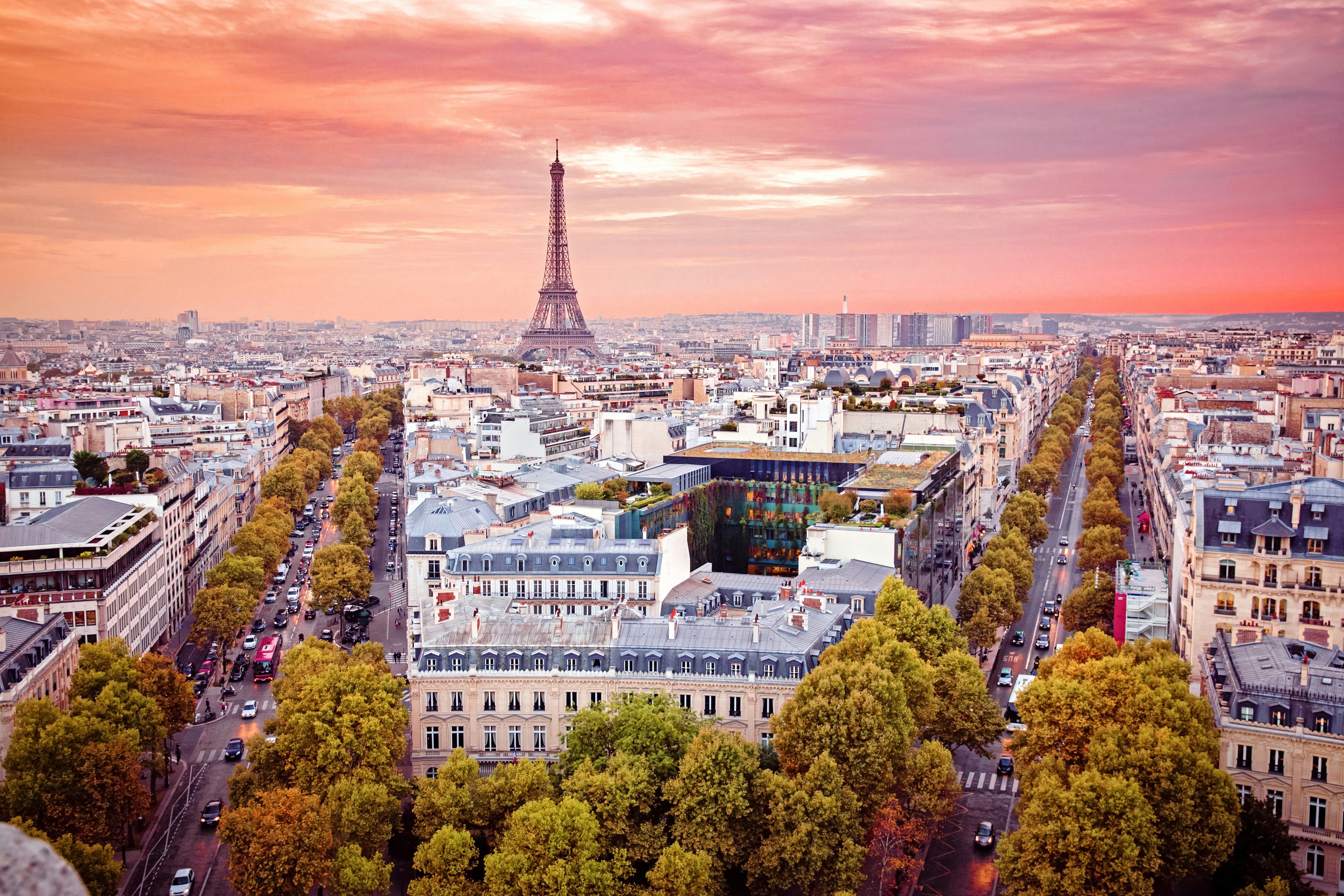 A picture of Paris' city centre at sunset