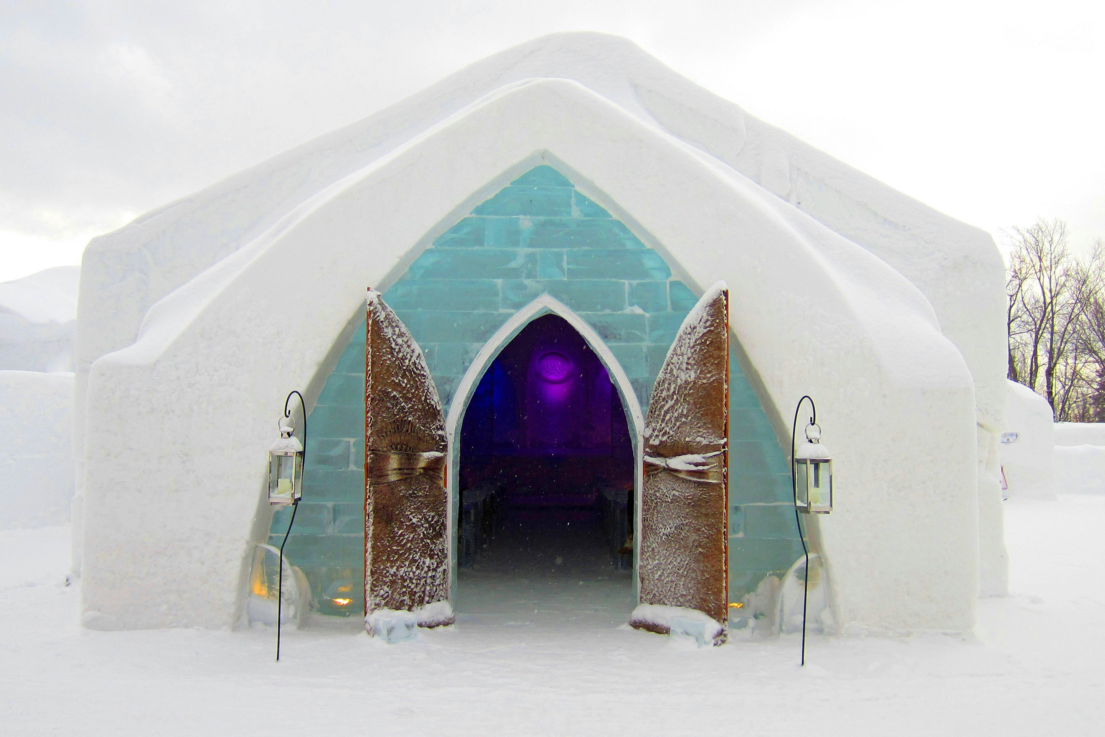 Ледяной дом. Hotel de glace, Квебек, Канада. Отель де глас. Ice Hotel Canada. Отель де глас Квебек снежные люди.