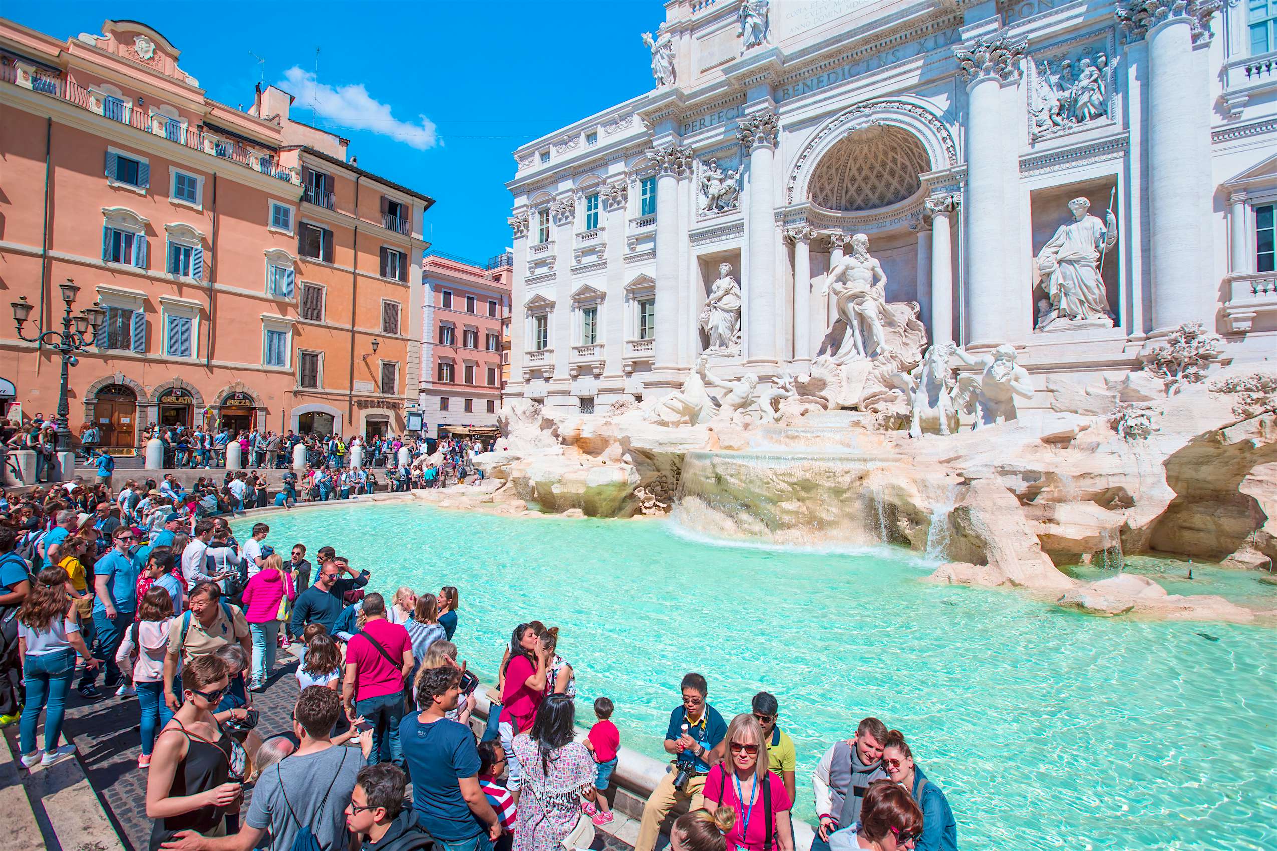 negative impacts of tourism in italy