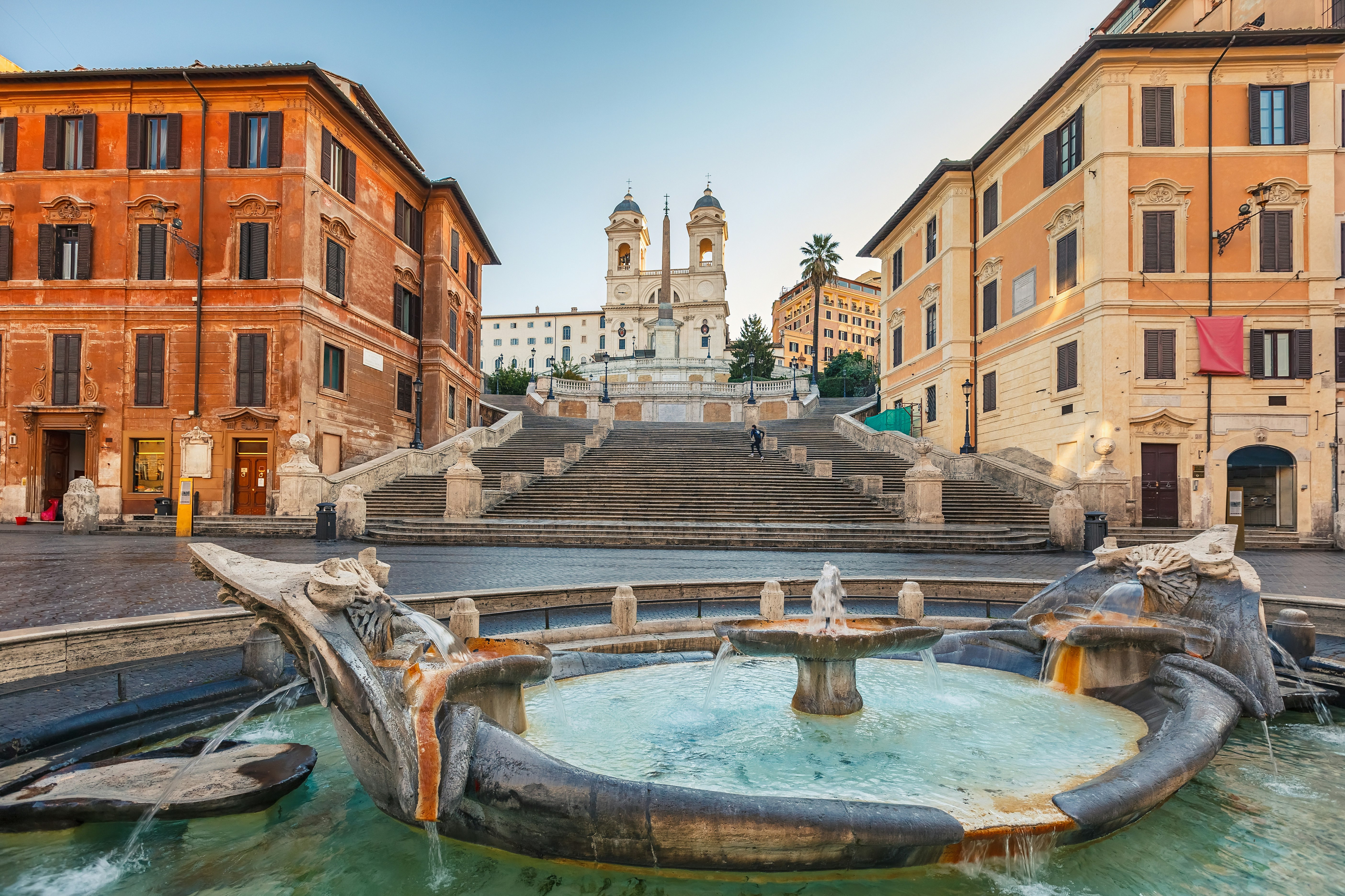 A picture of Rome's famous Piazza di Spagna with the fountain and the Spanish steps