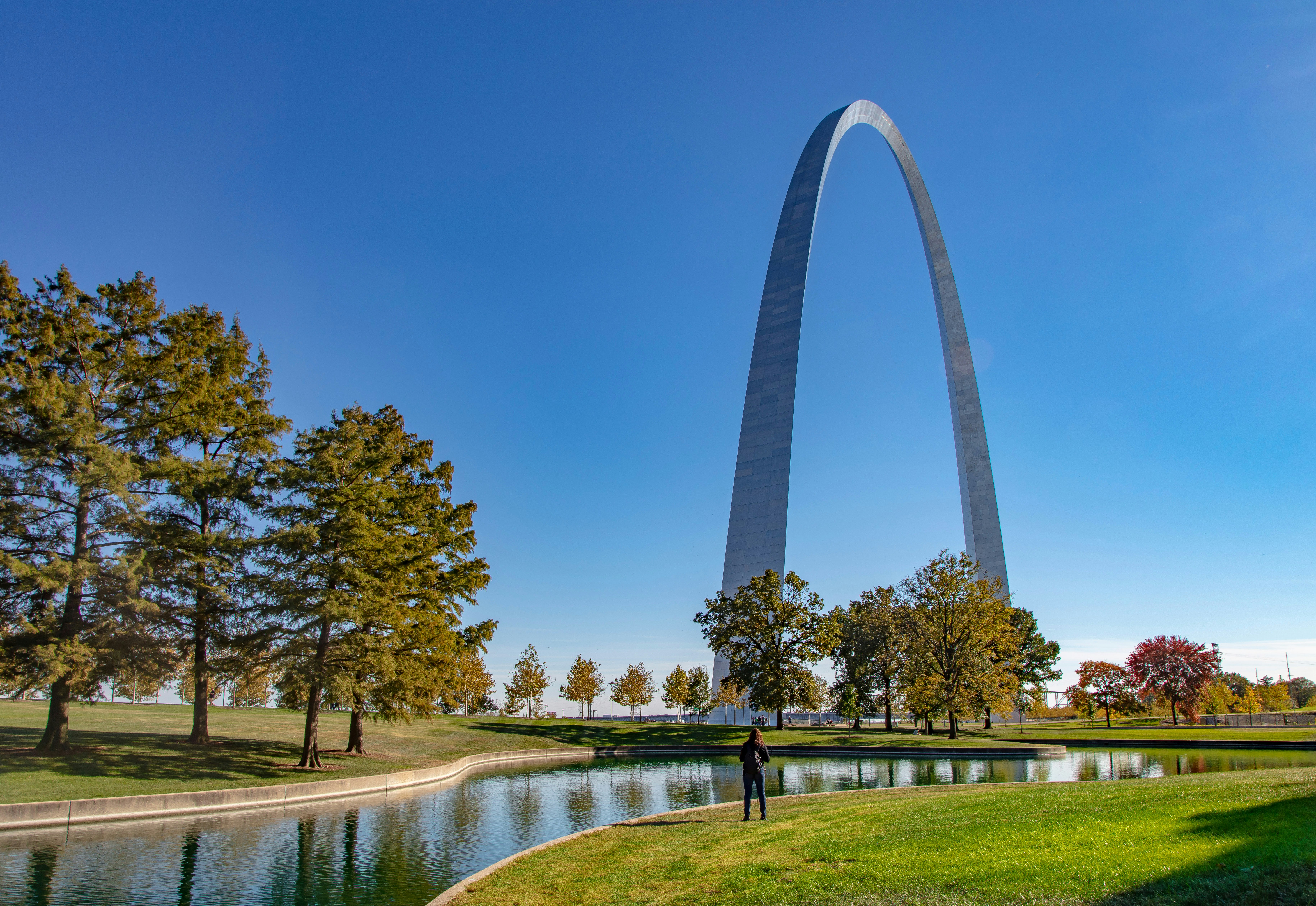 The St Louis Gateway Arch seen from the green spaces of Gateway Arch National Park