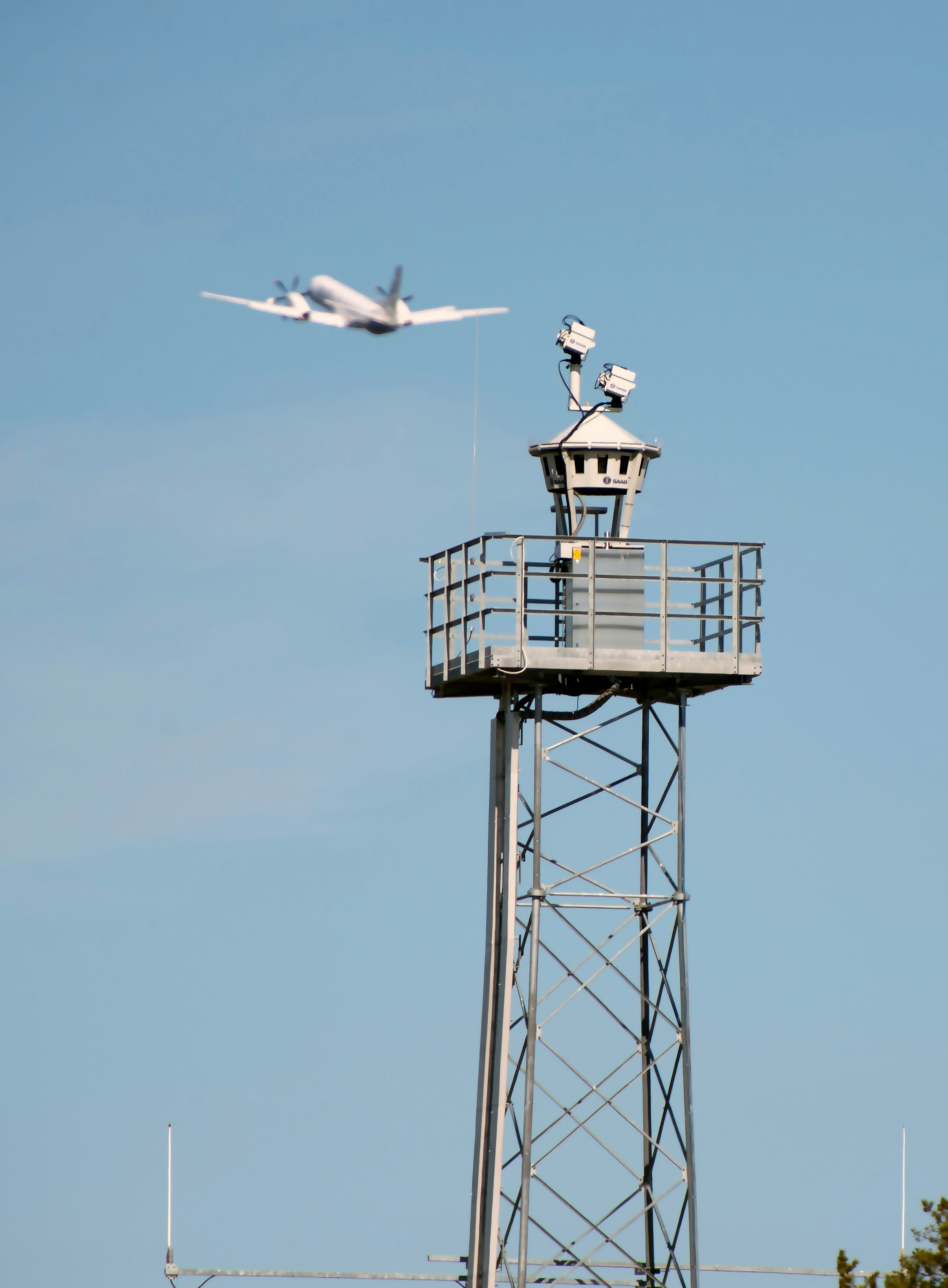 Take-off digital cameras capture flight movements