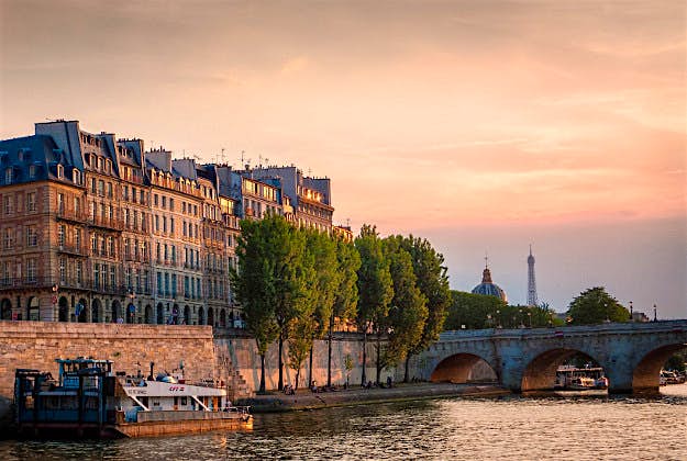 Travel News - Seine Sunset on the river Seine, Paris. Image by Joe deSousa / CC BY 2.0