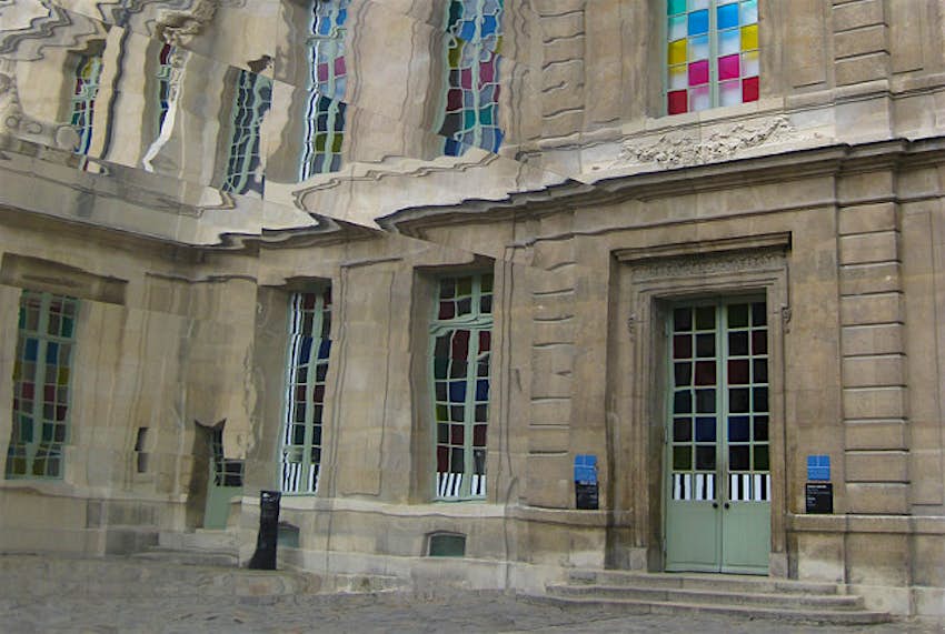 Travel News - Picasso museum with exterior mirror Picasso museum with exterior mirror.