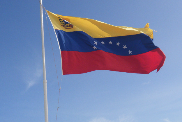 New flight service from Venezuela to Suriname.