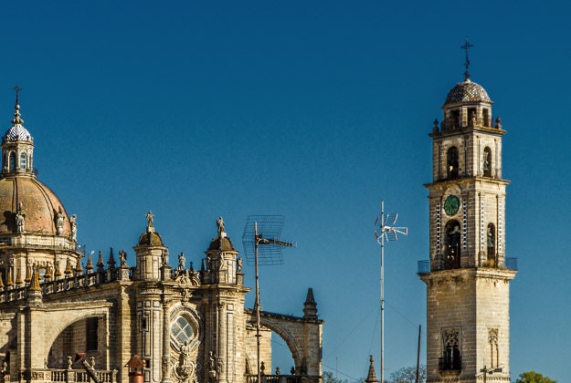 Testour's clock tower shows stylistic influences from this tower in Andalucia.
