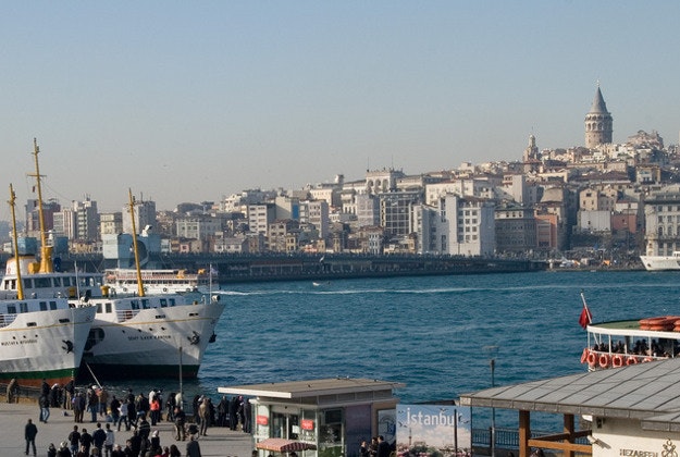 US soldiers attack by far right nationalist group after docking in Istanbul.