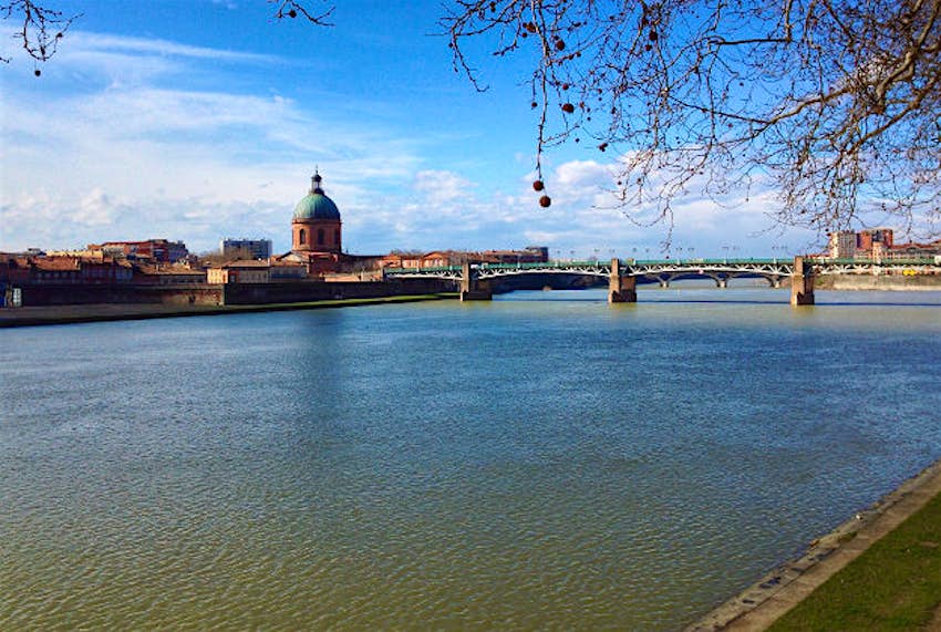 Travel News - Toulouse Toulouse, on the banks of the River Garonne.